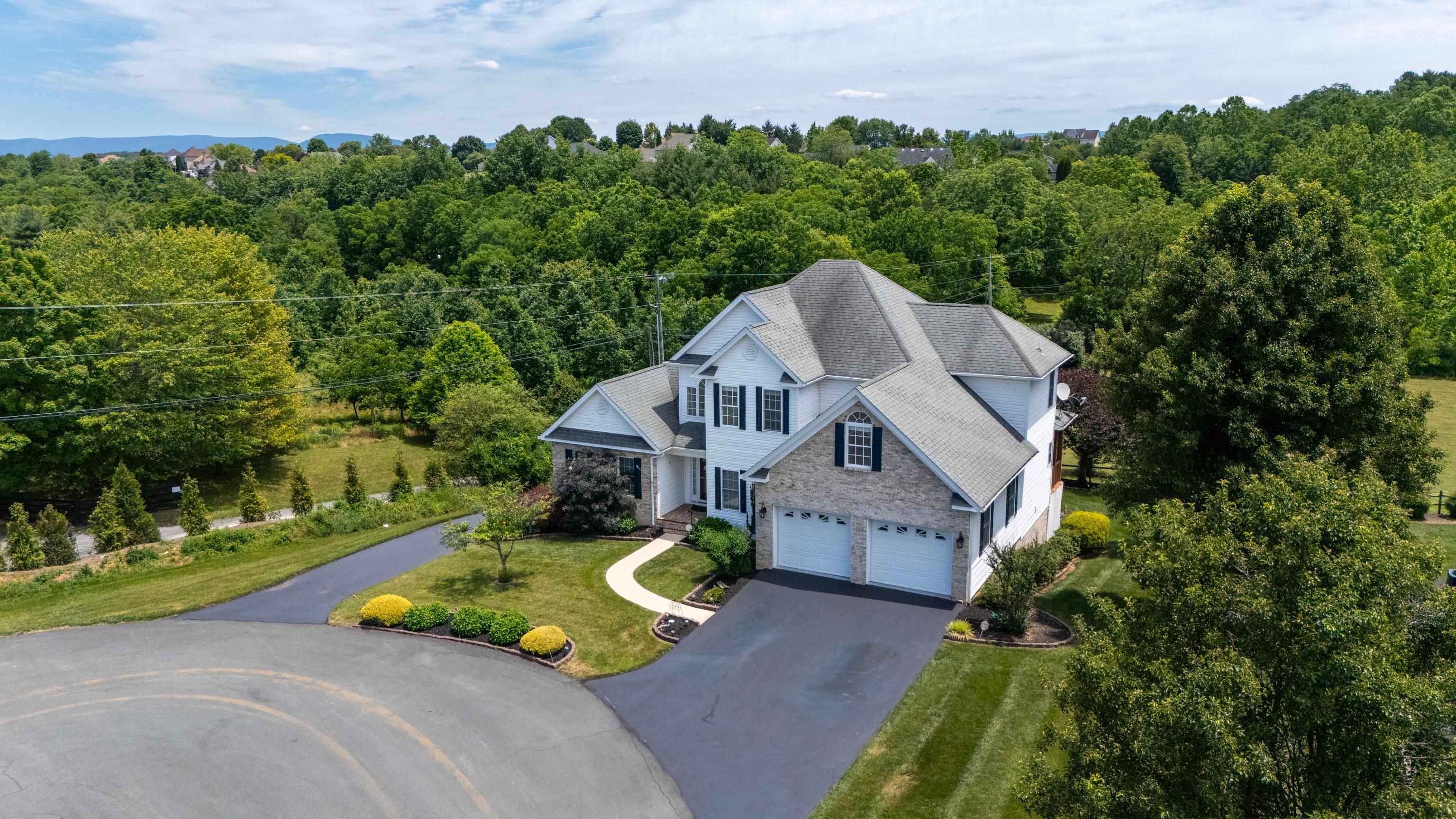 287 KENSINGTON DR
