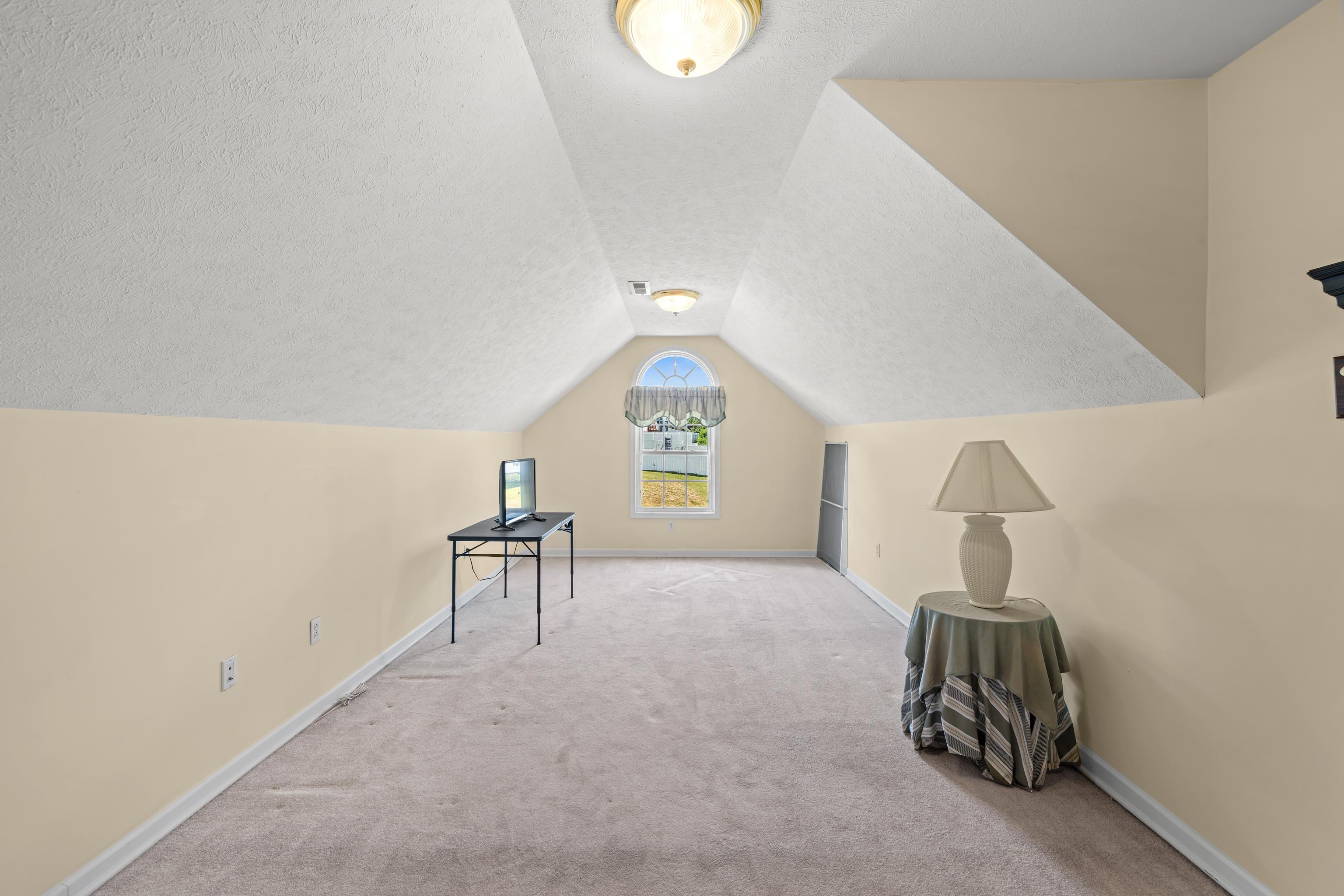 287 KENSINGTON DR