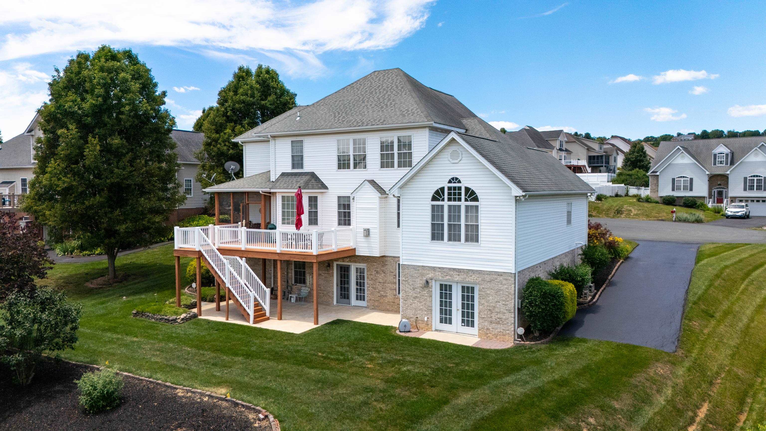287 KENSINGTON DR