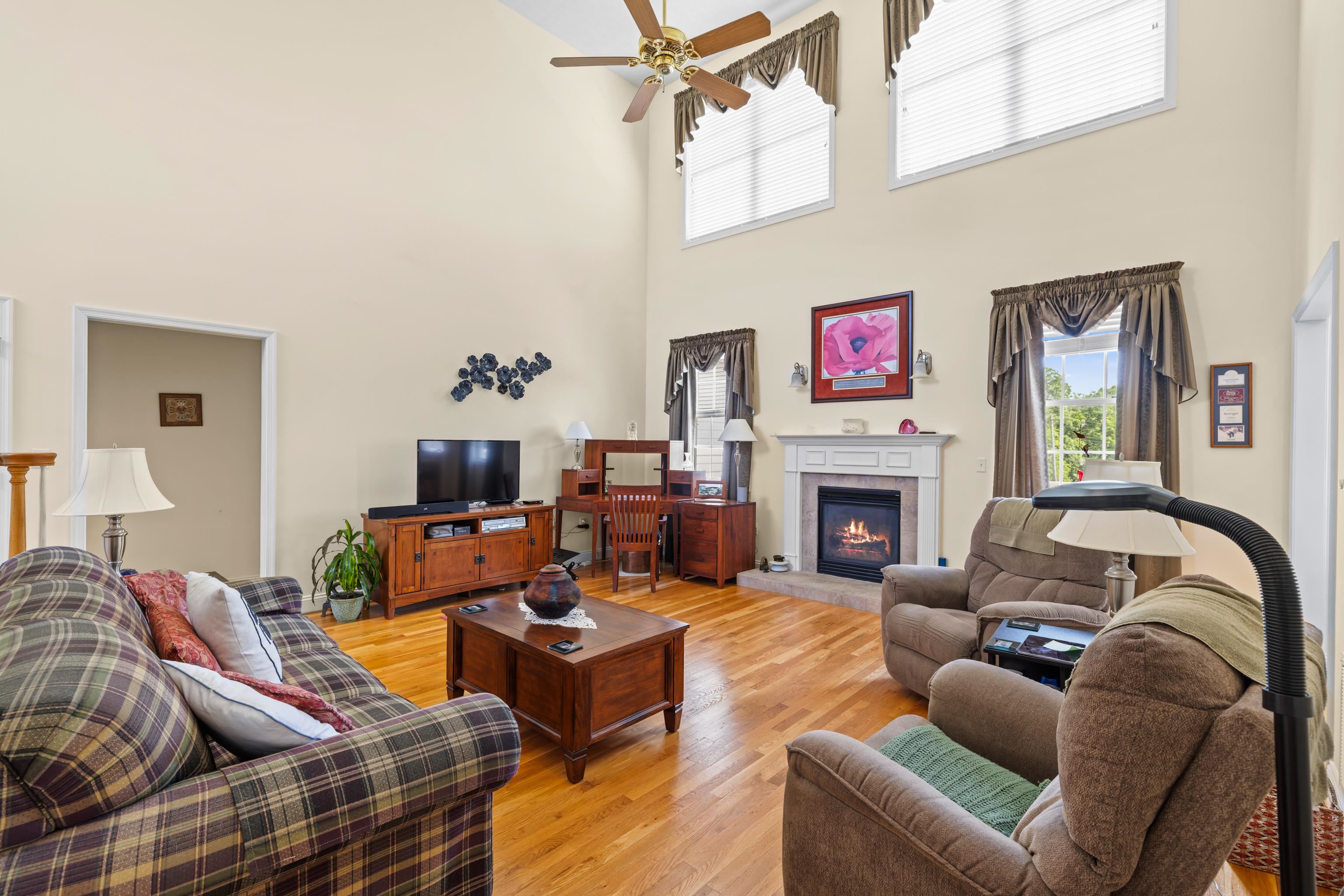 287 KENSINGTON DR