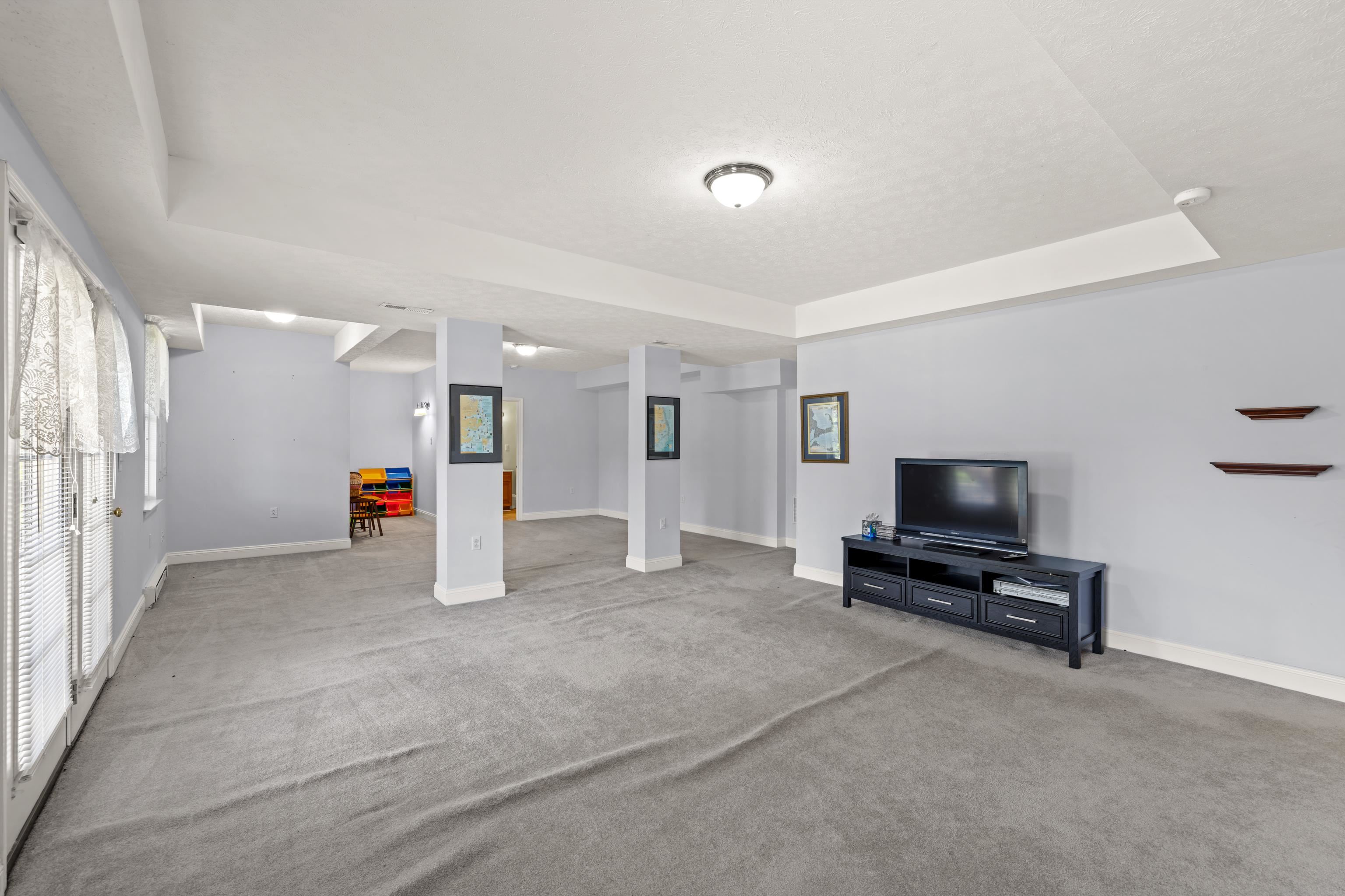 287 KENSINGTON DR
