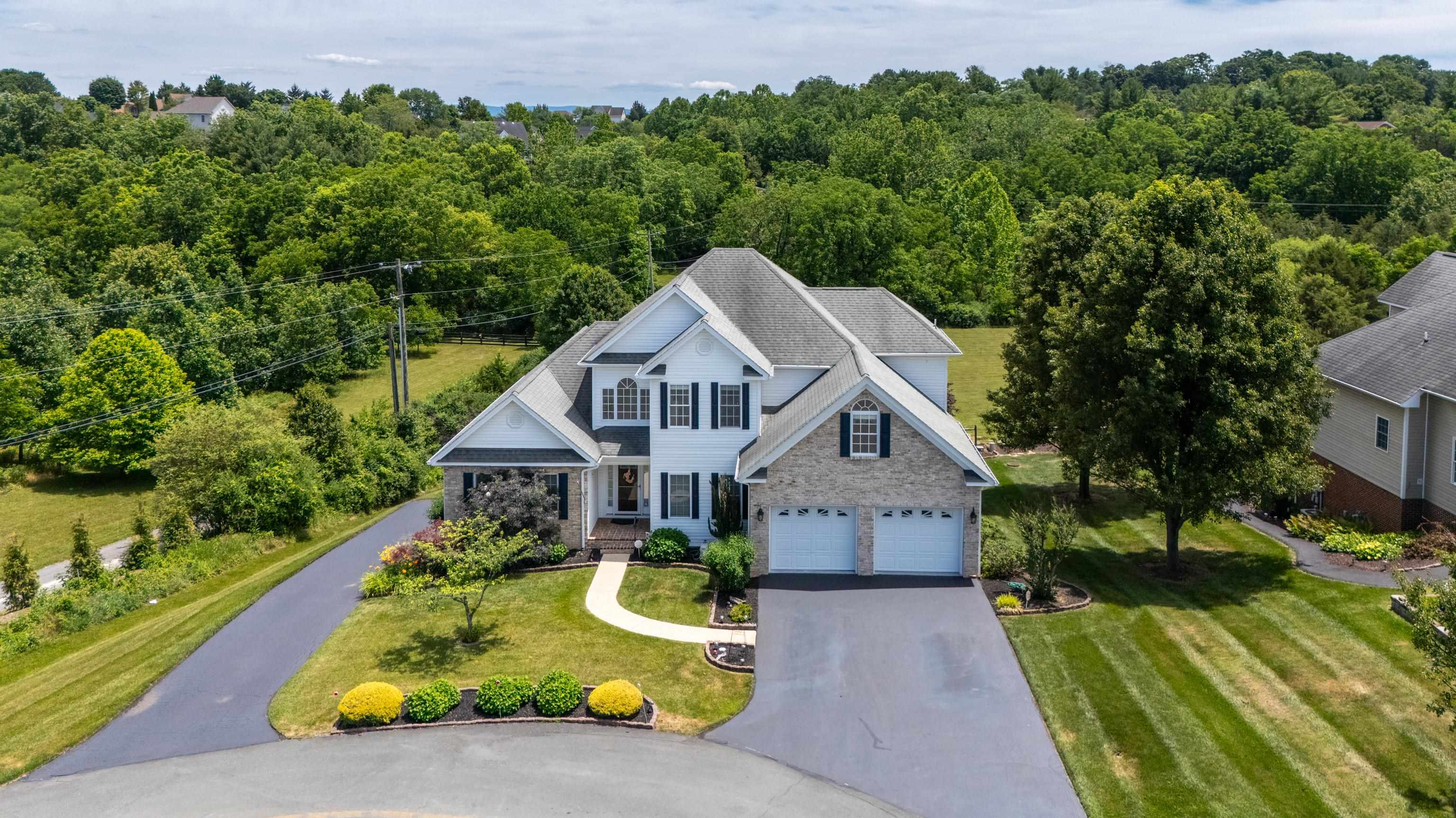 287 KENSINGTON DR