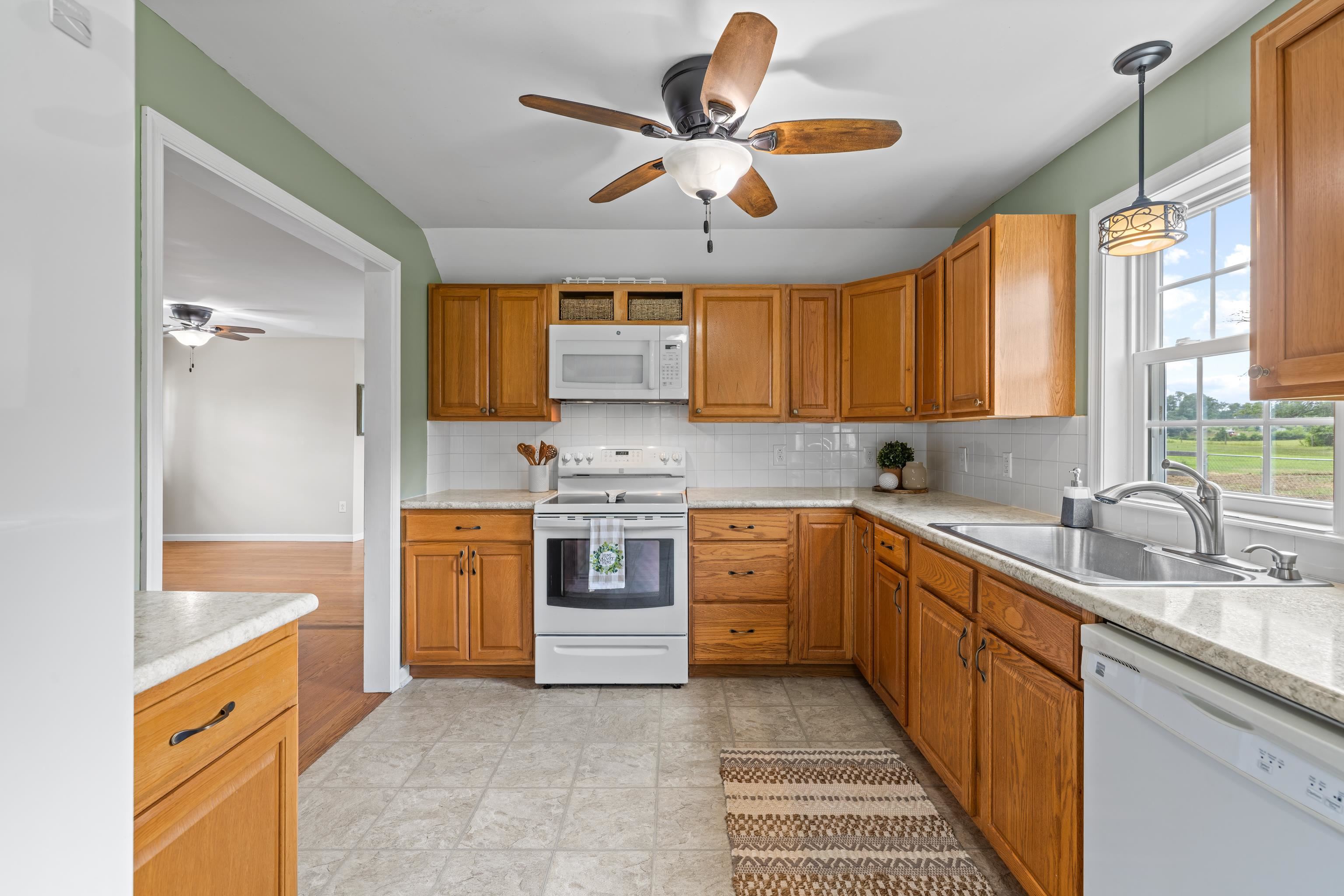2645 LYNDHURST RD