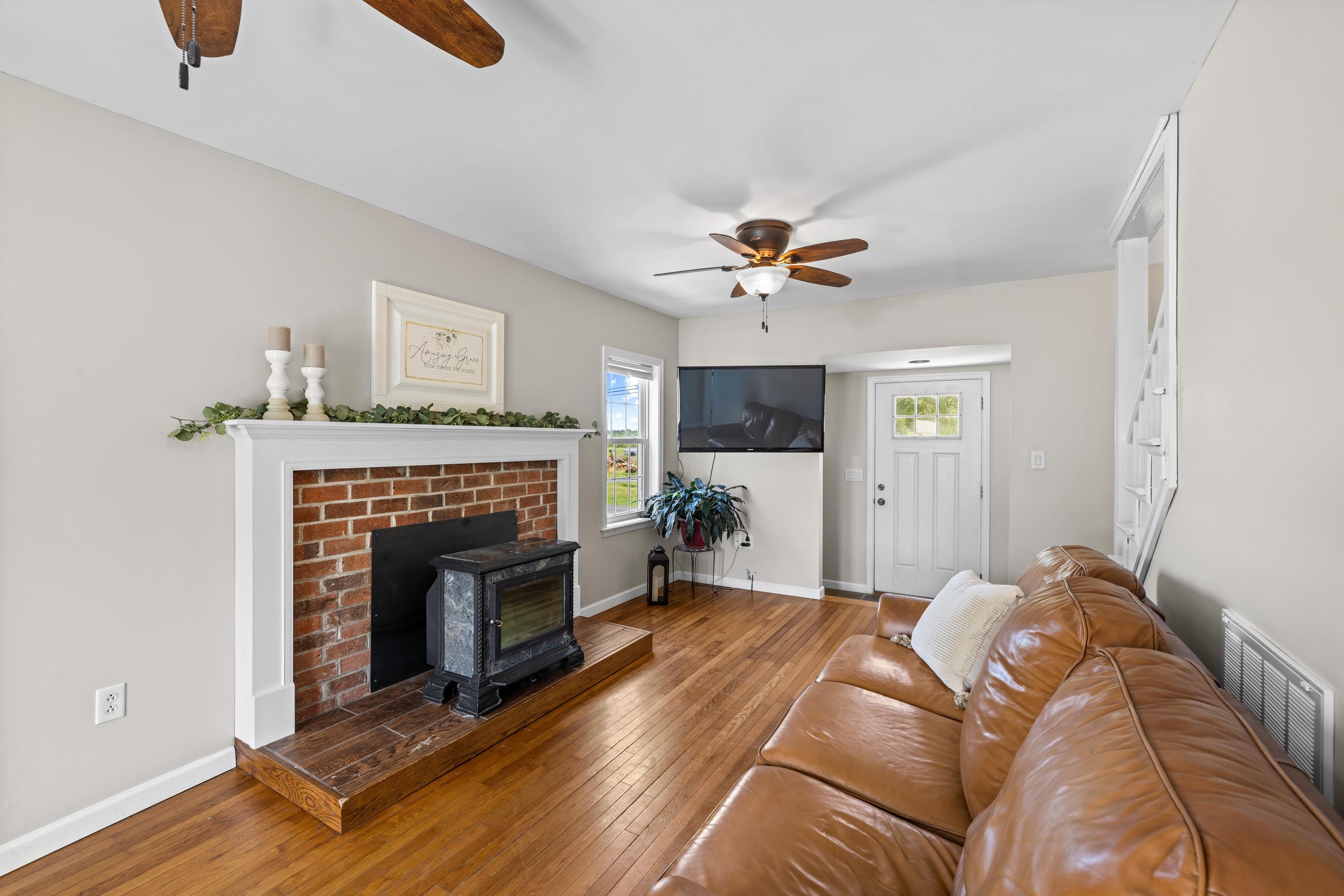 2645 LYNDHURST RD