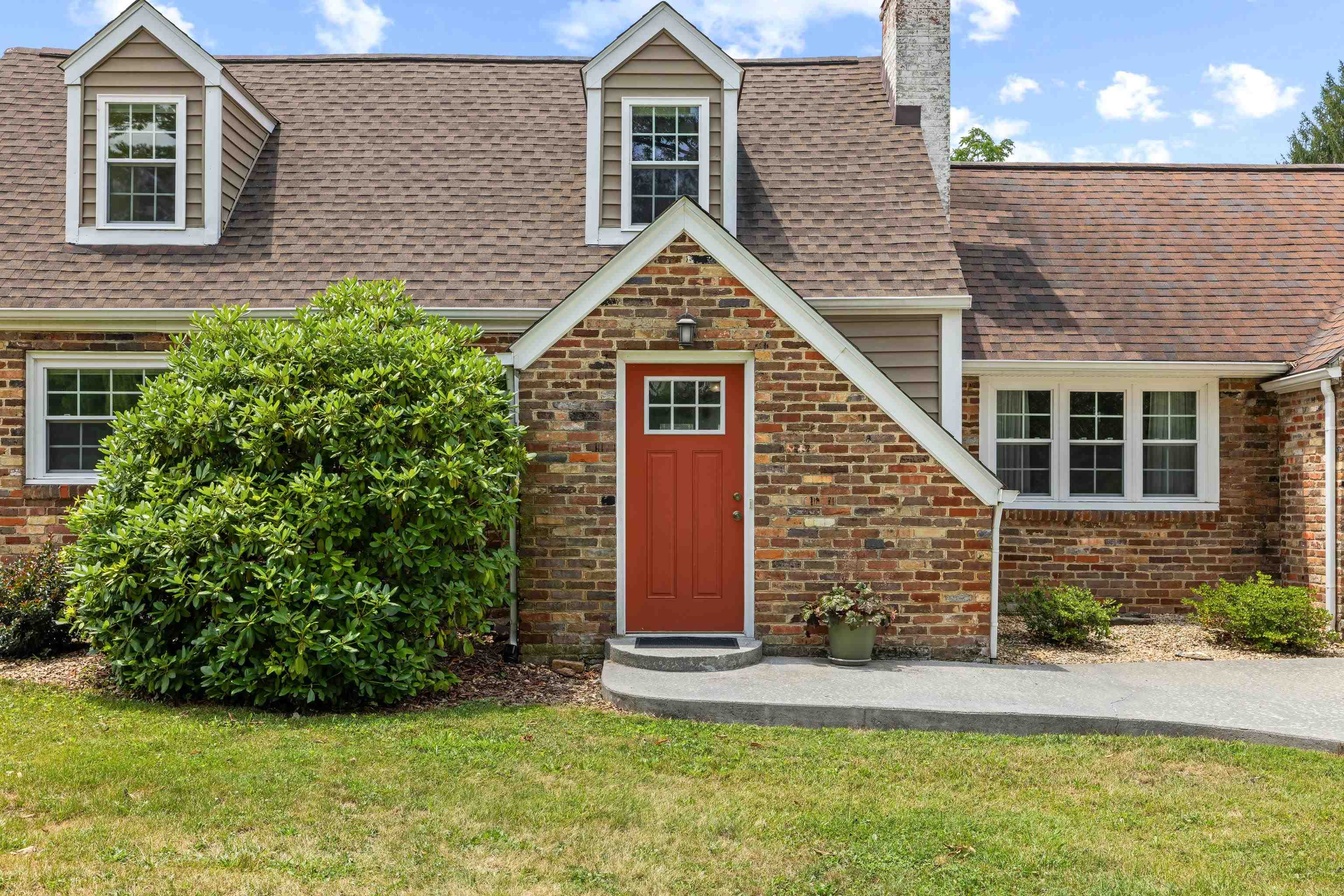 2645 LYNDHURST RD