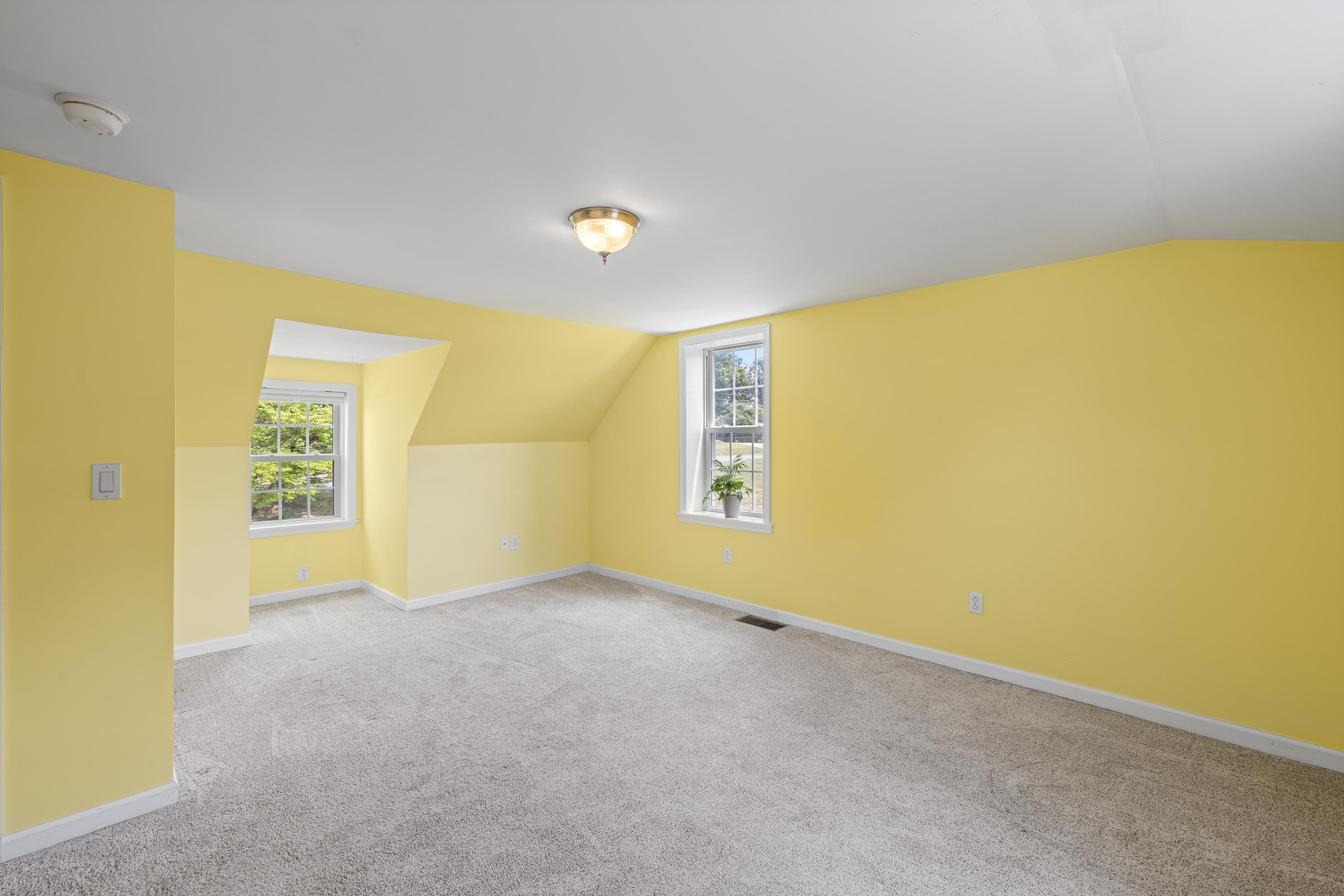 2645 LYNDHURST RD
