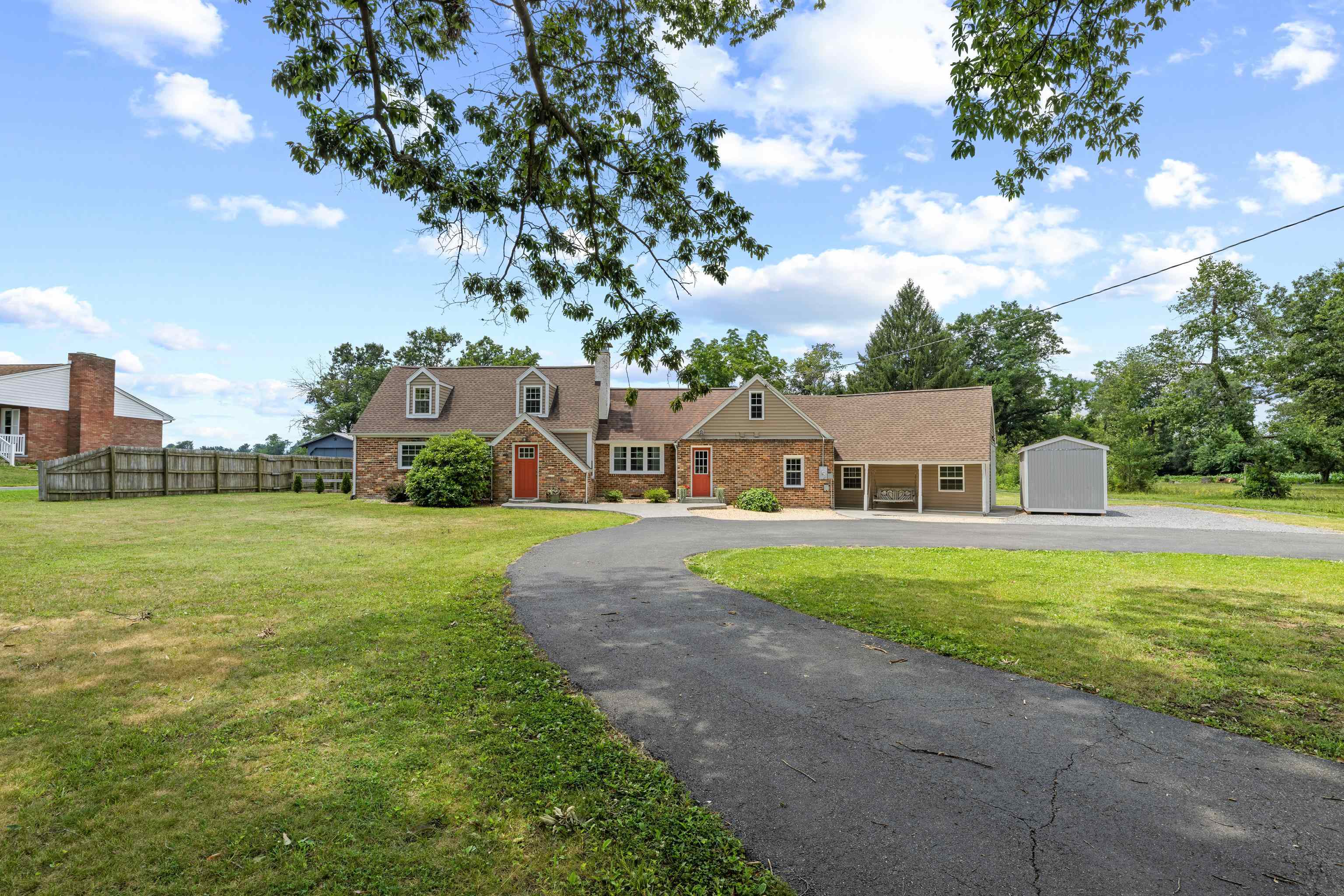 2645 LYNDHURST RD