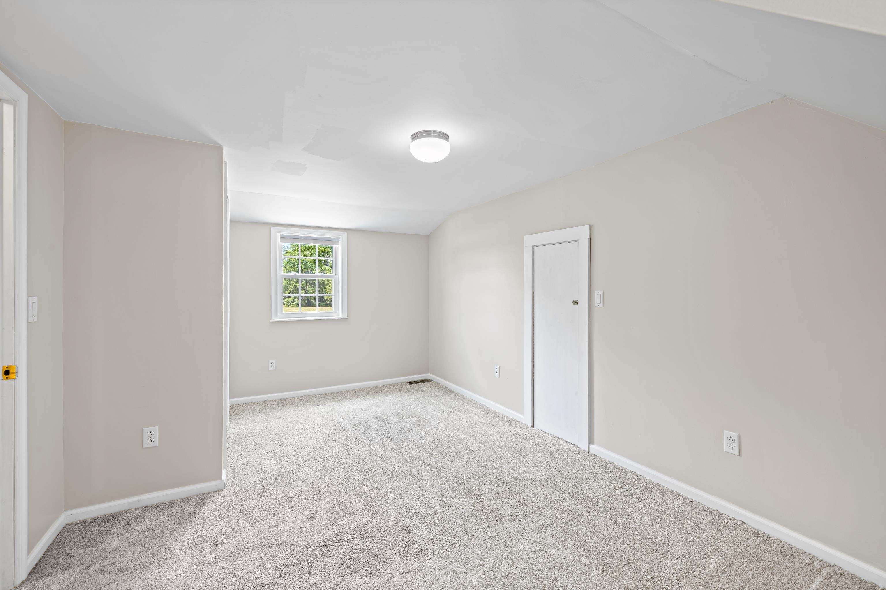 2645 LYNDHURST RD