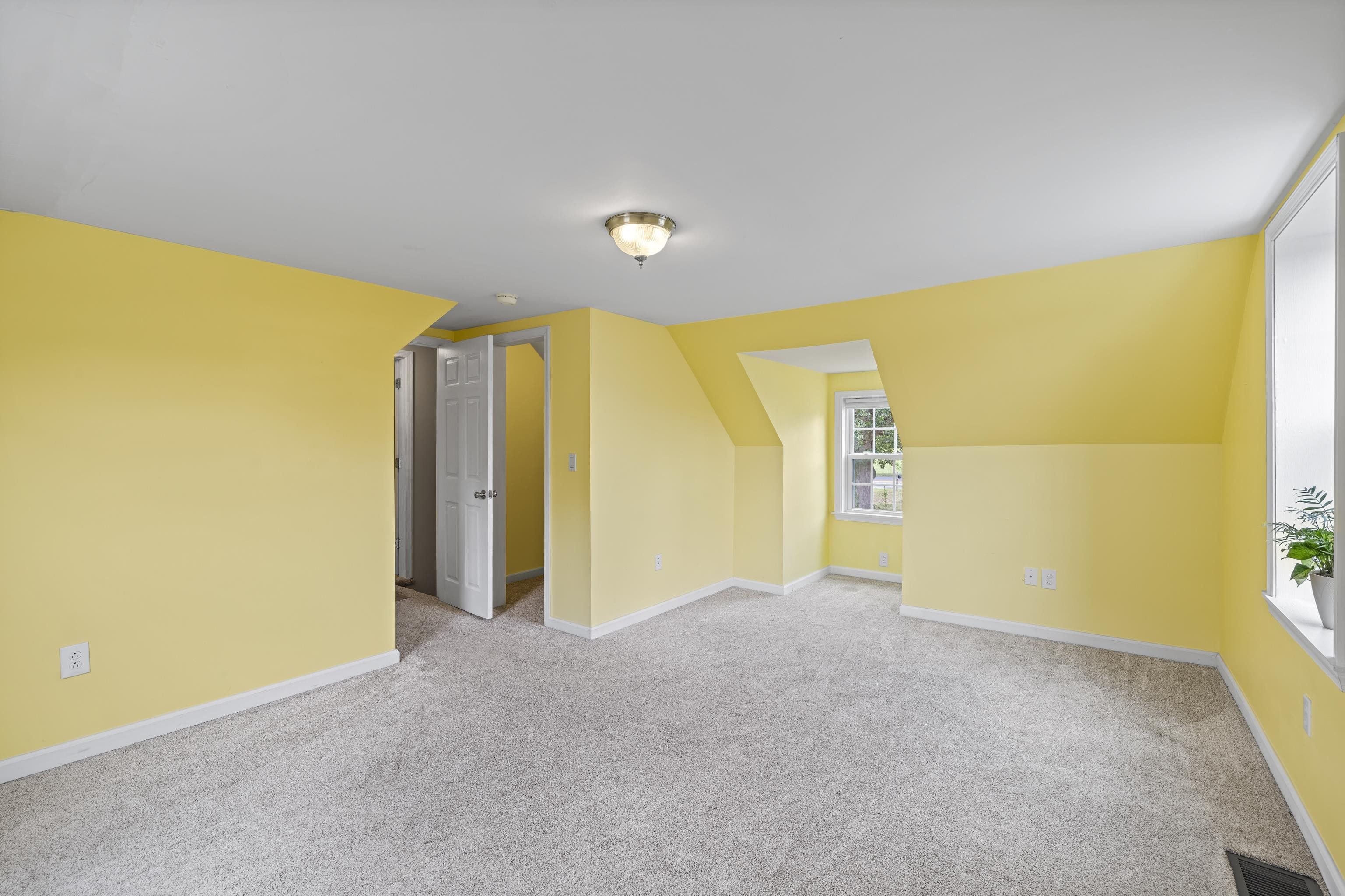2645 LYNDHURST RD
