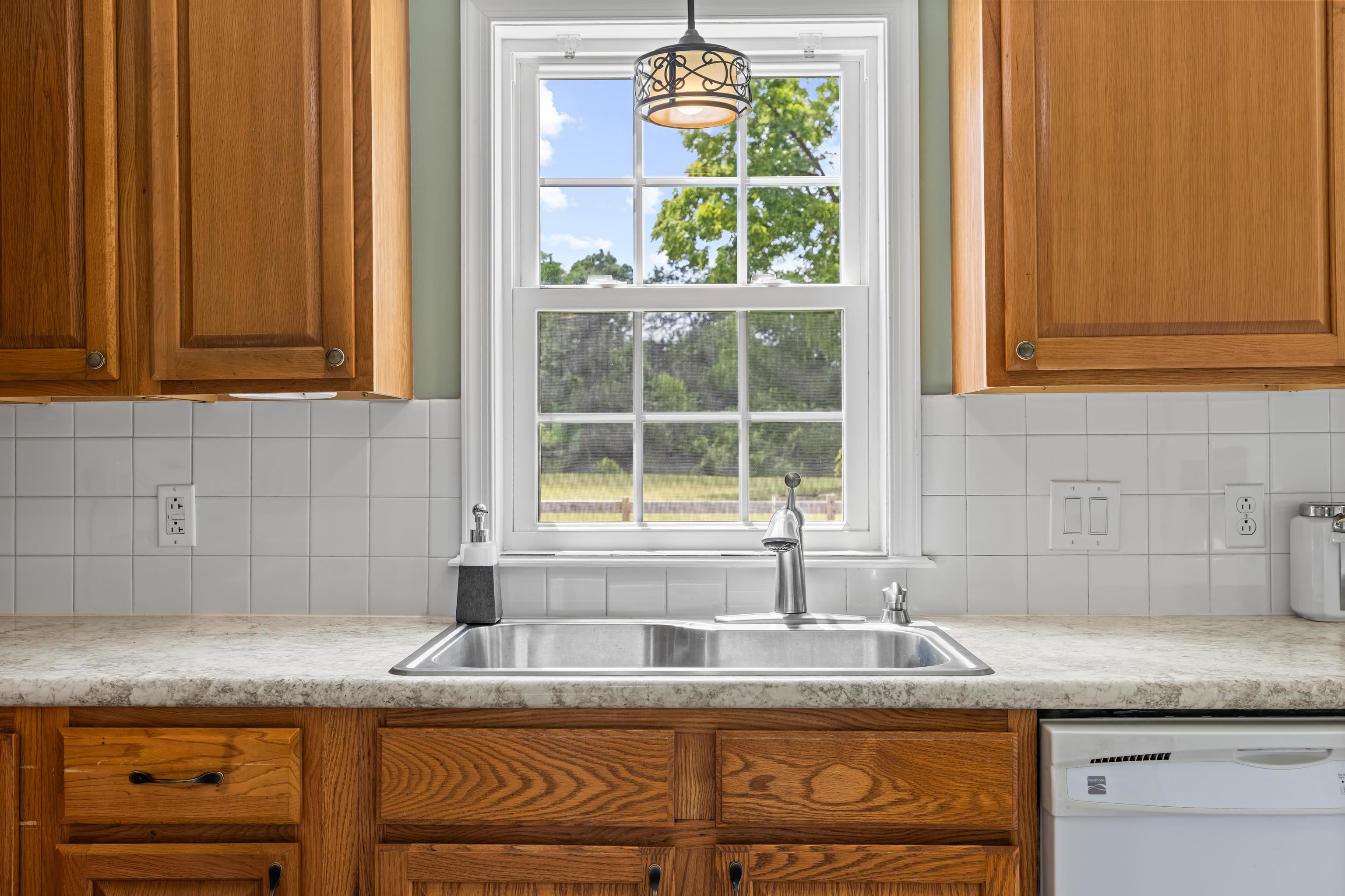2645 LYNDHURST RD