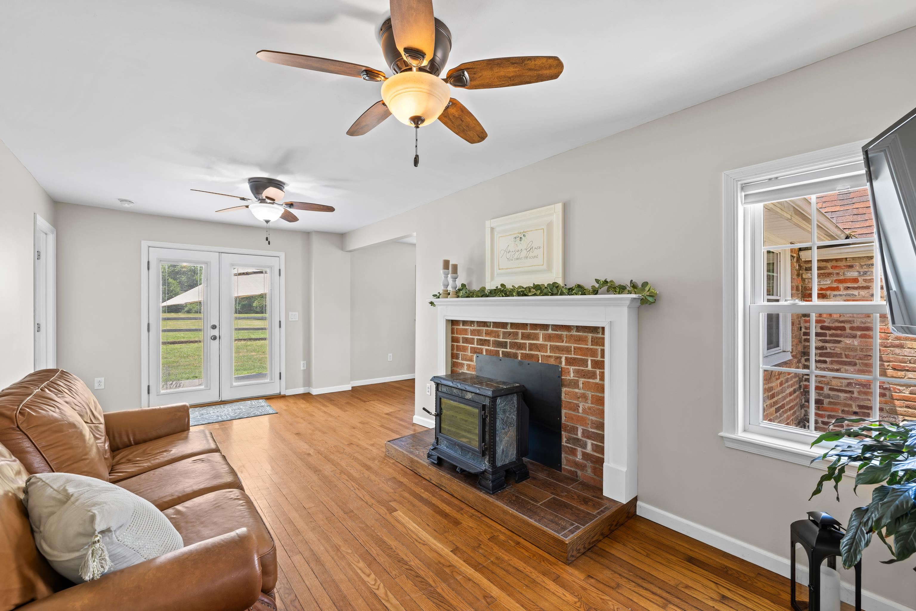 2645 LYNDHURST RD
