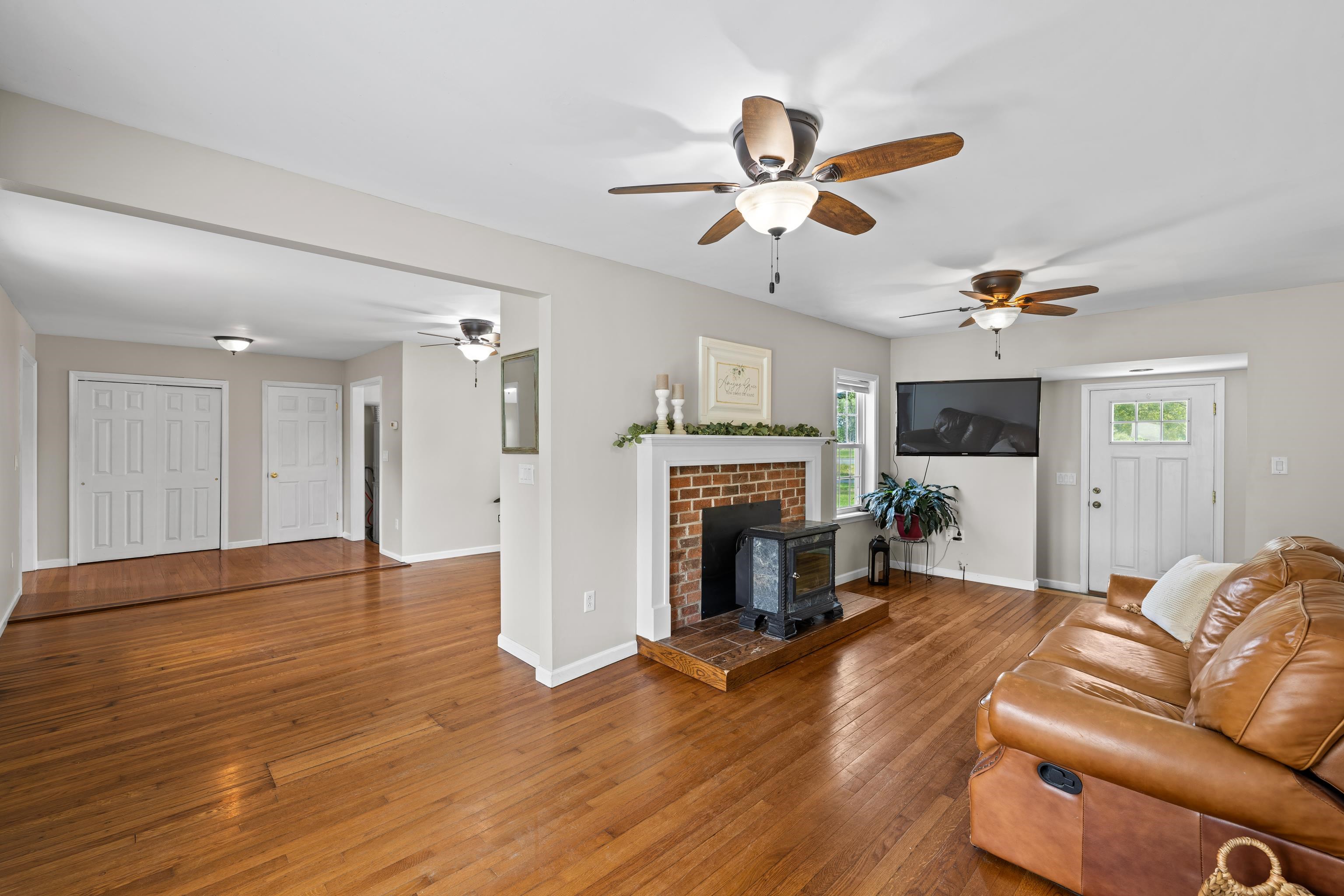 2645 LYNDHURST RD