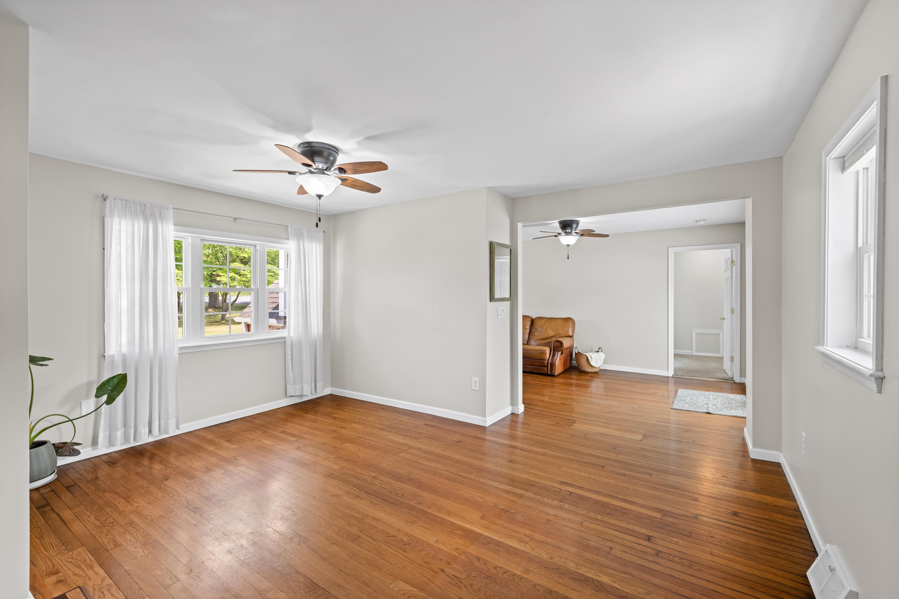 2645 LYNDHURST RD