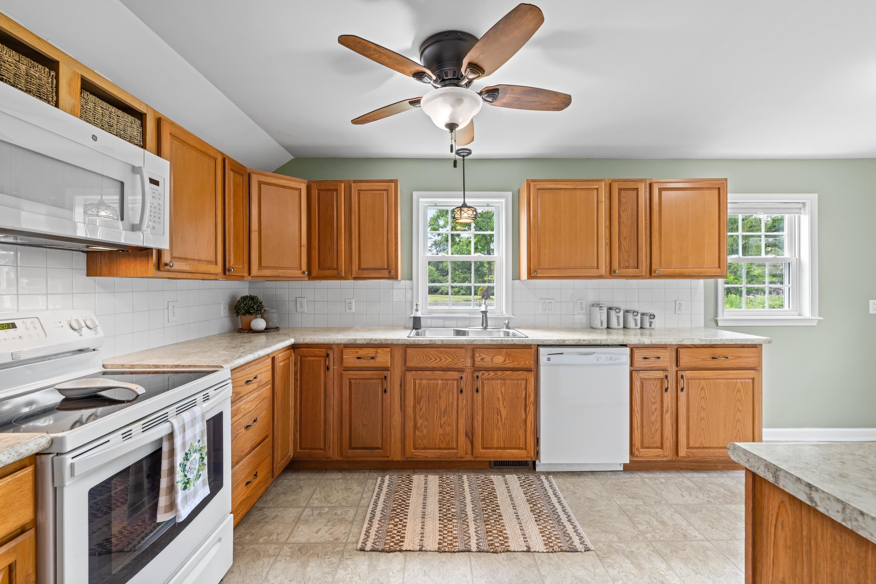 2645 LYNDHURST RD