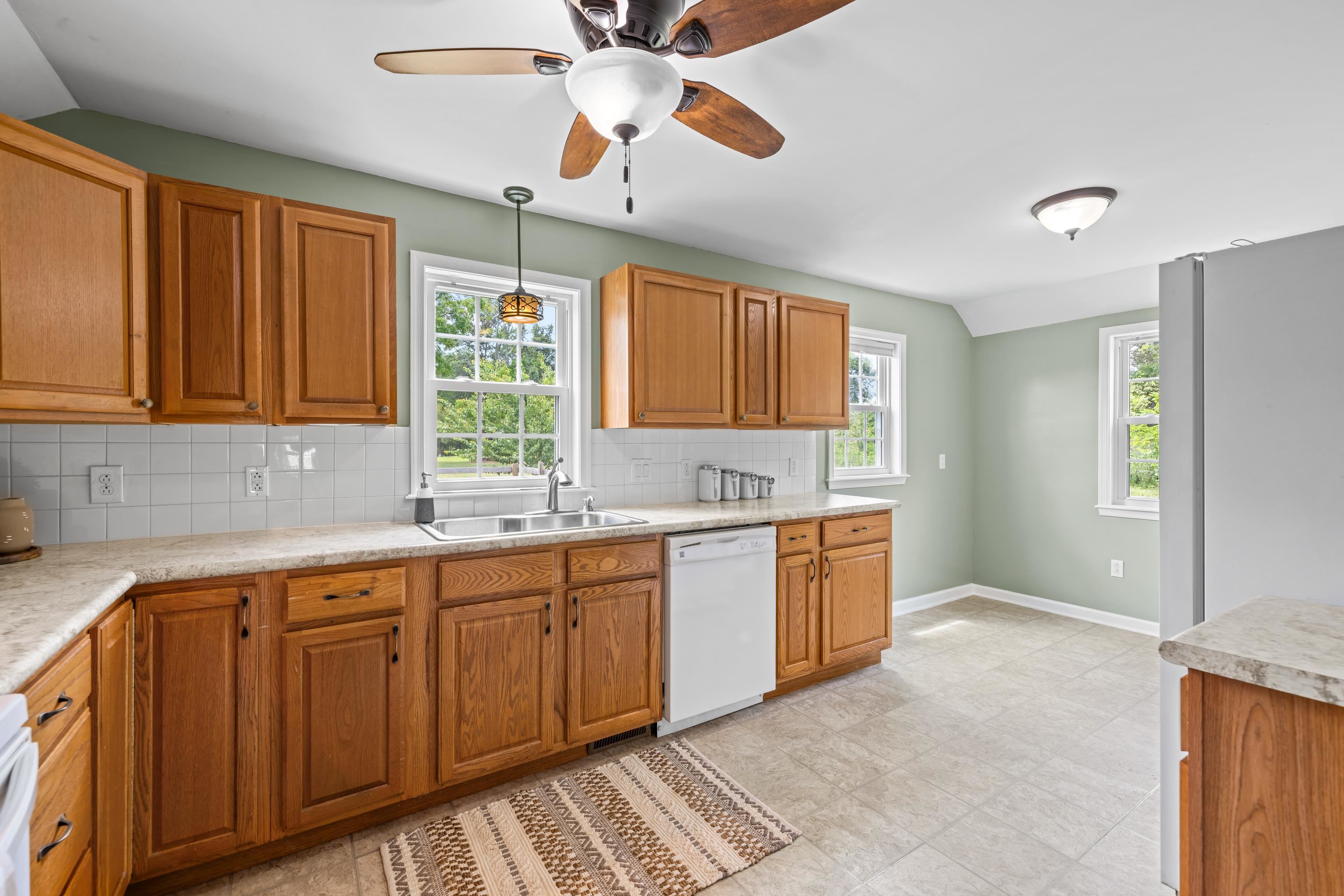 2645 LYNDHURST RD