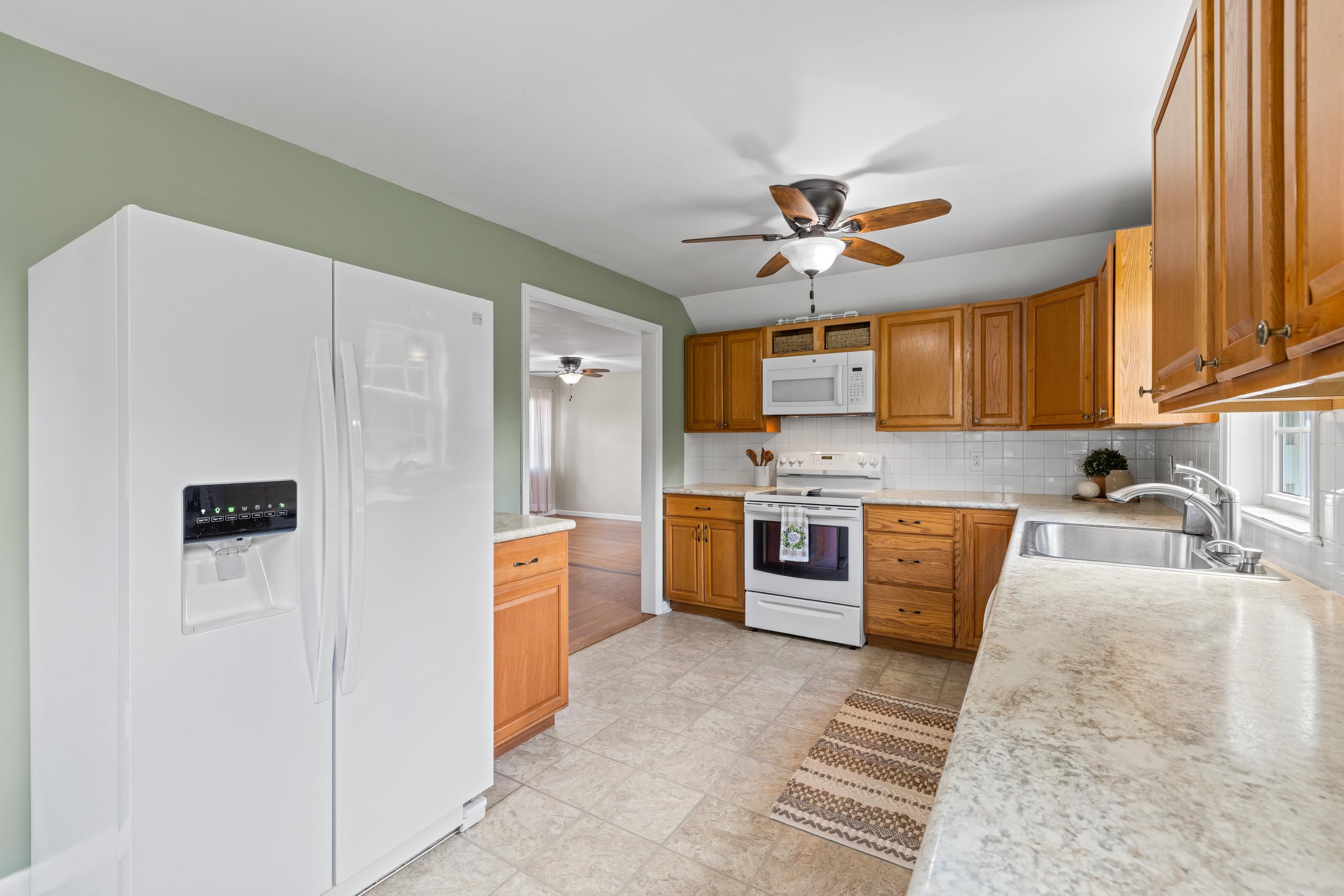 2645 LYNDHURST RD
