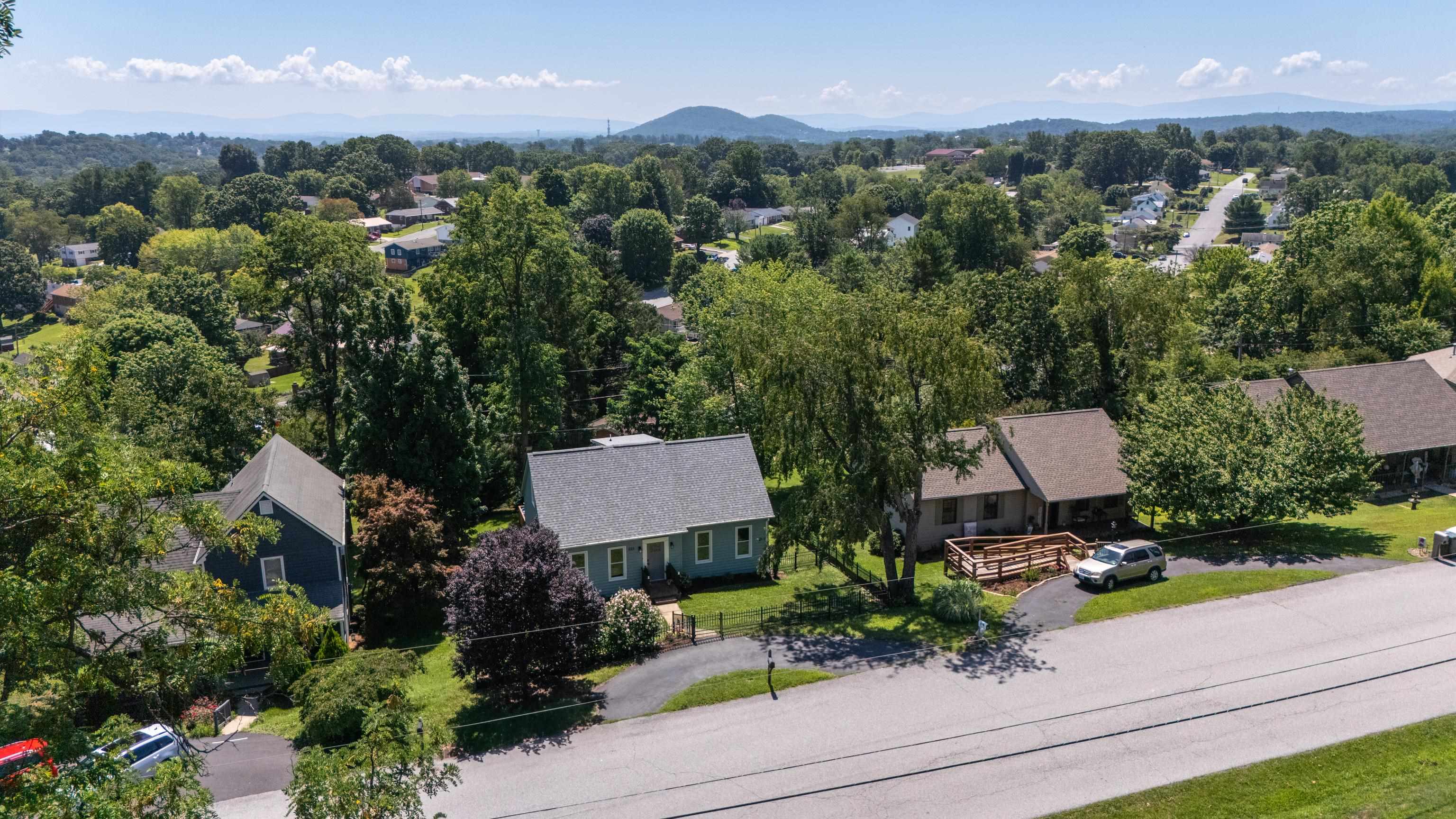 625 ESSEX DR