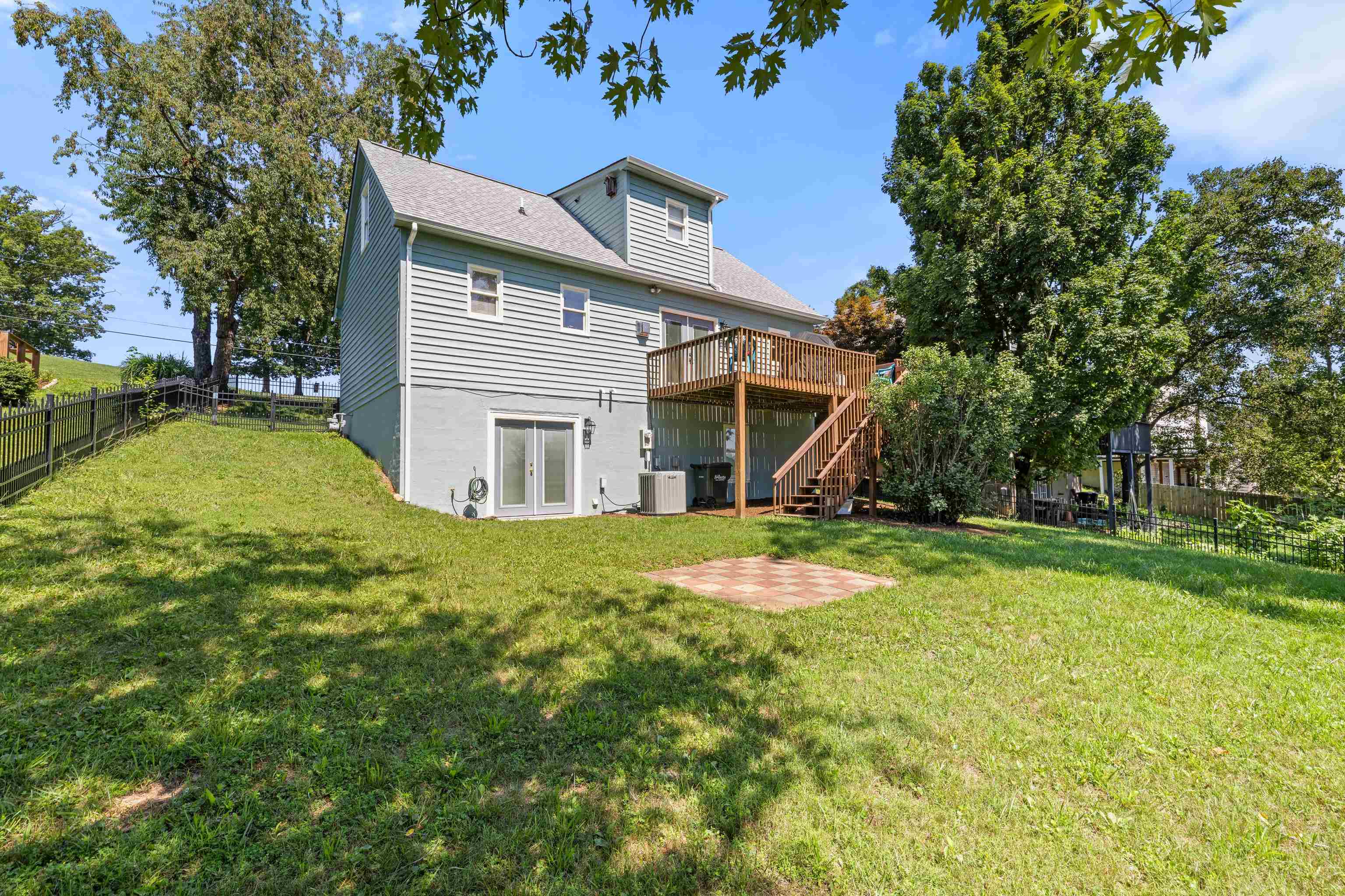 625 ESSEX DR