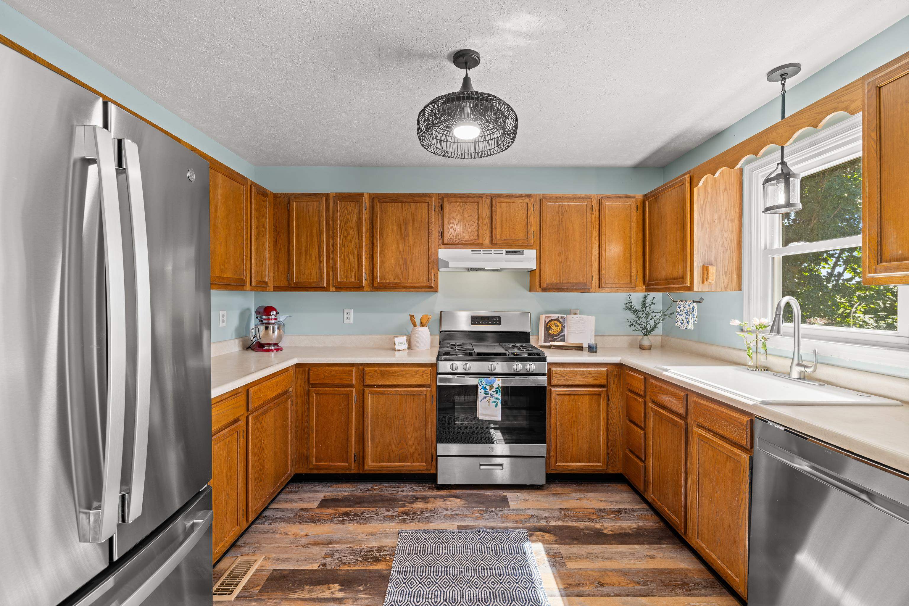 625 ESSEX DR