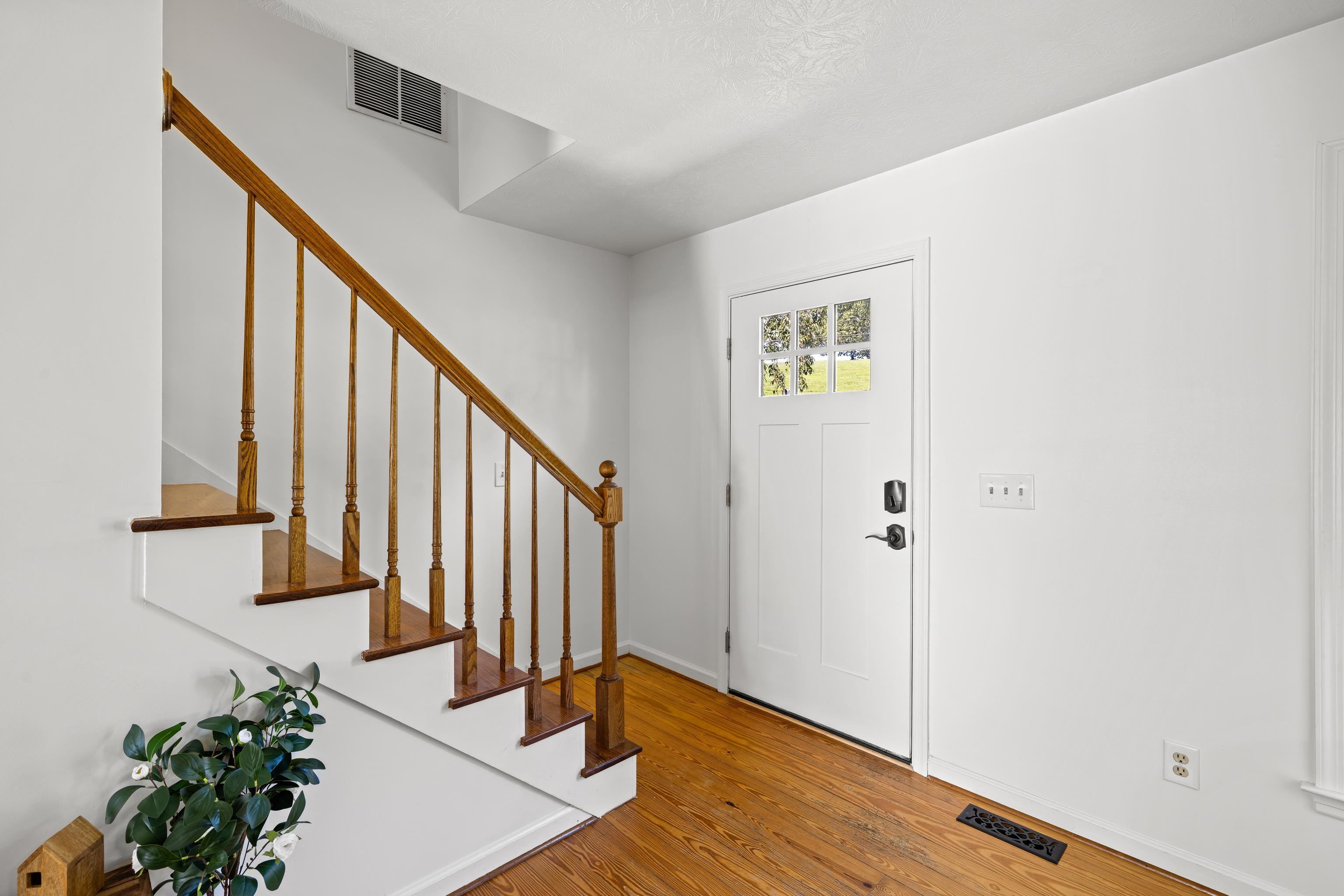 625 ESSEX DR