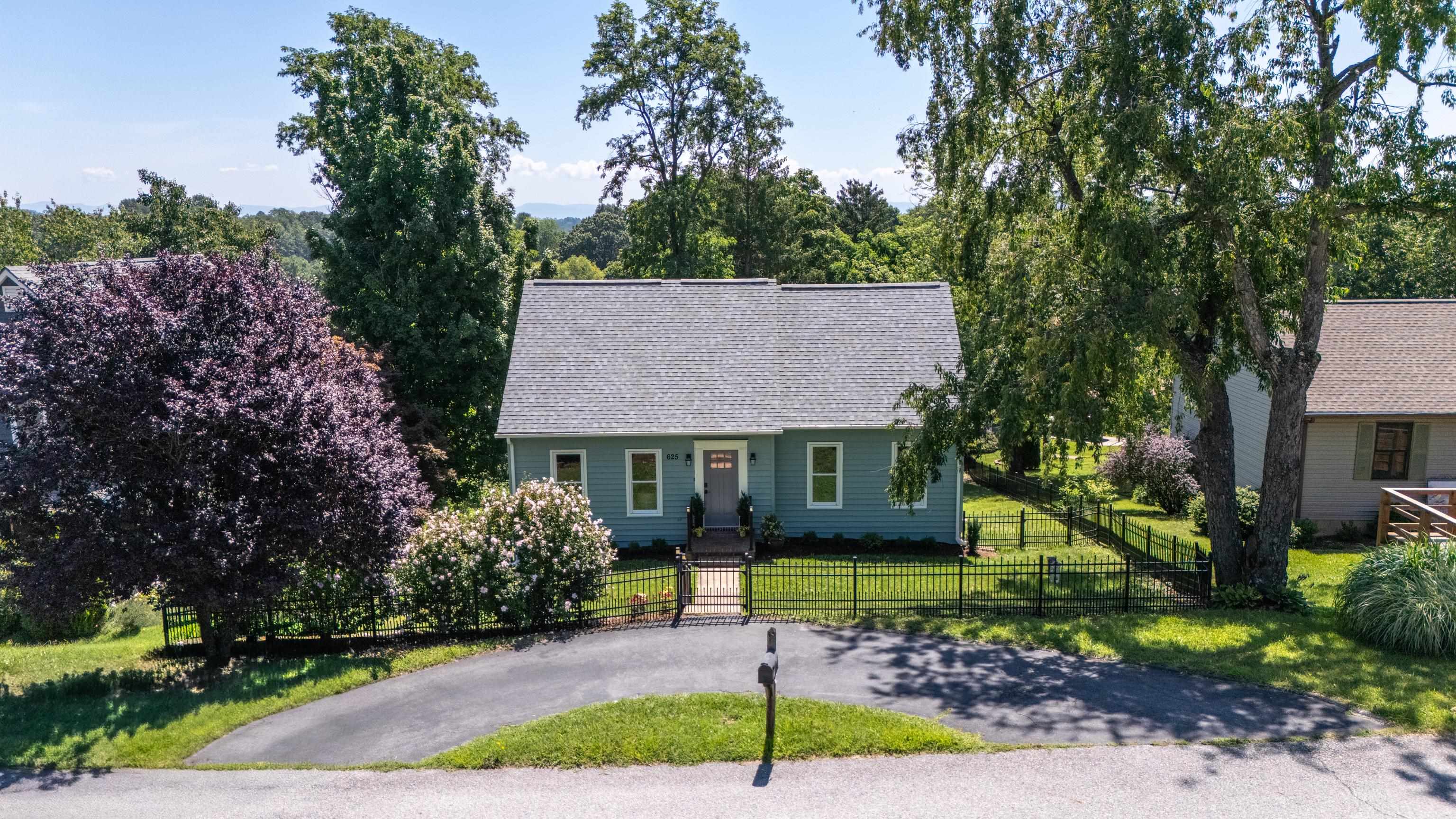 625 ESSEX DR