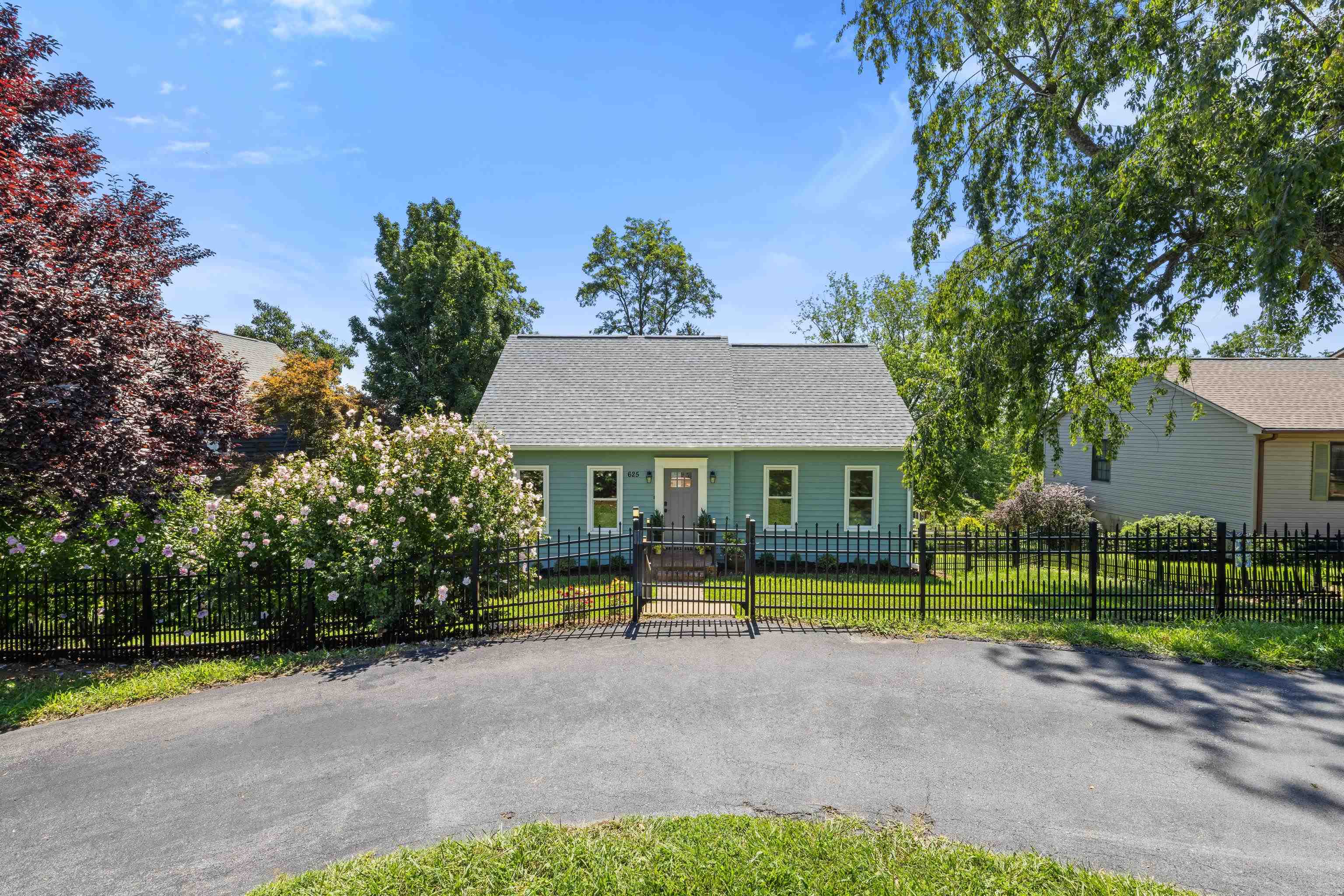 625 ESSEX DR