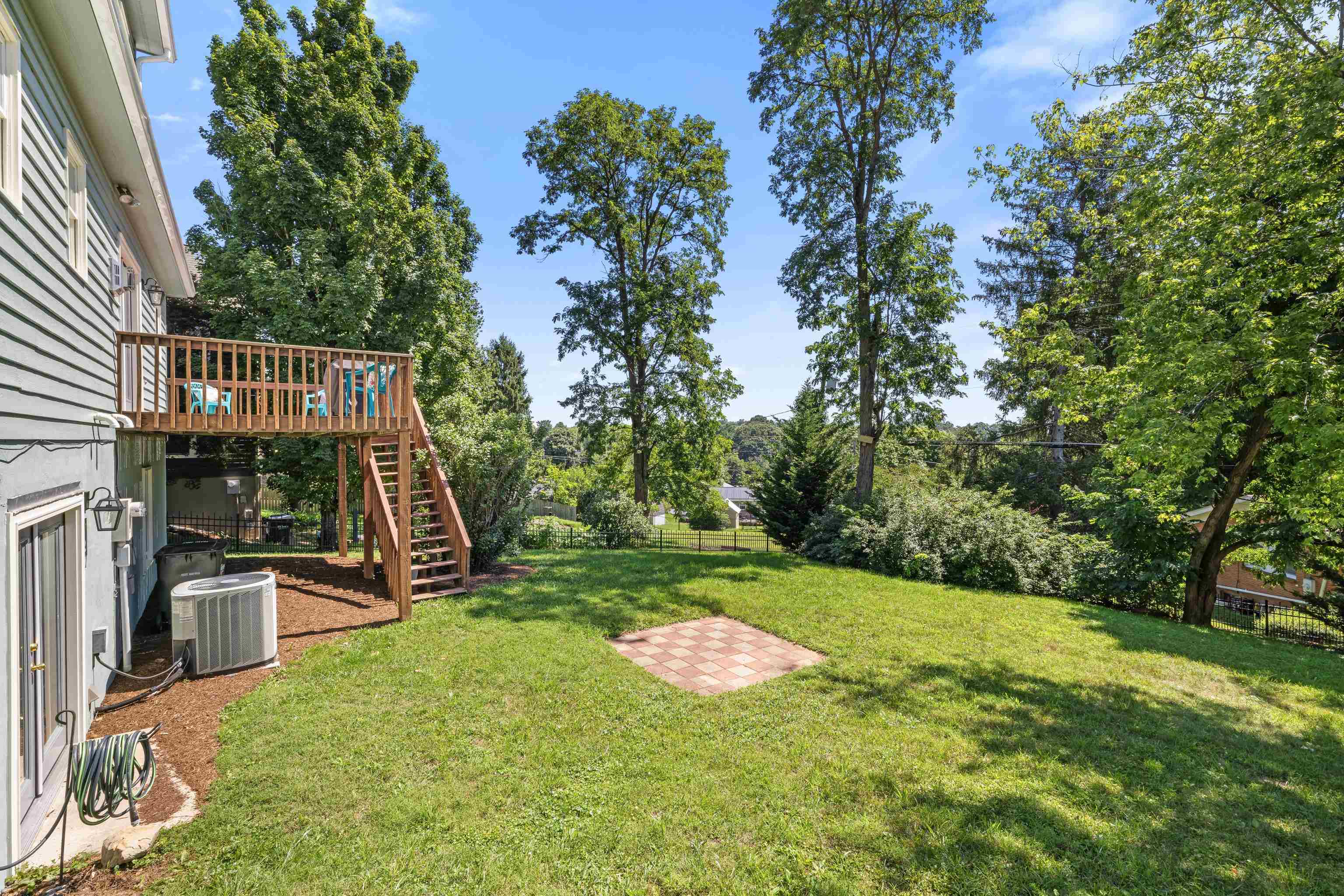 625 ESSEX DR