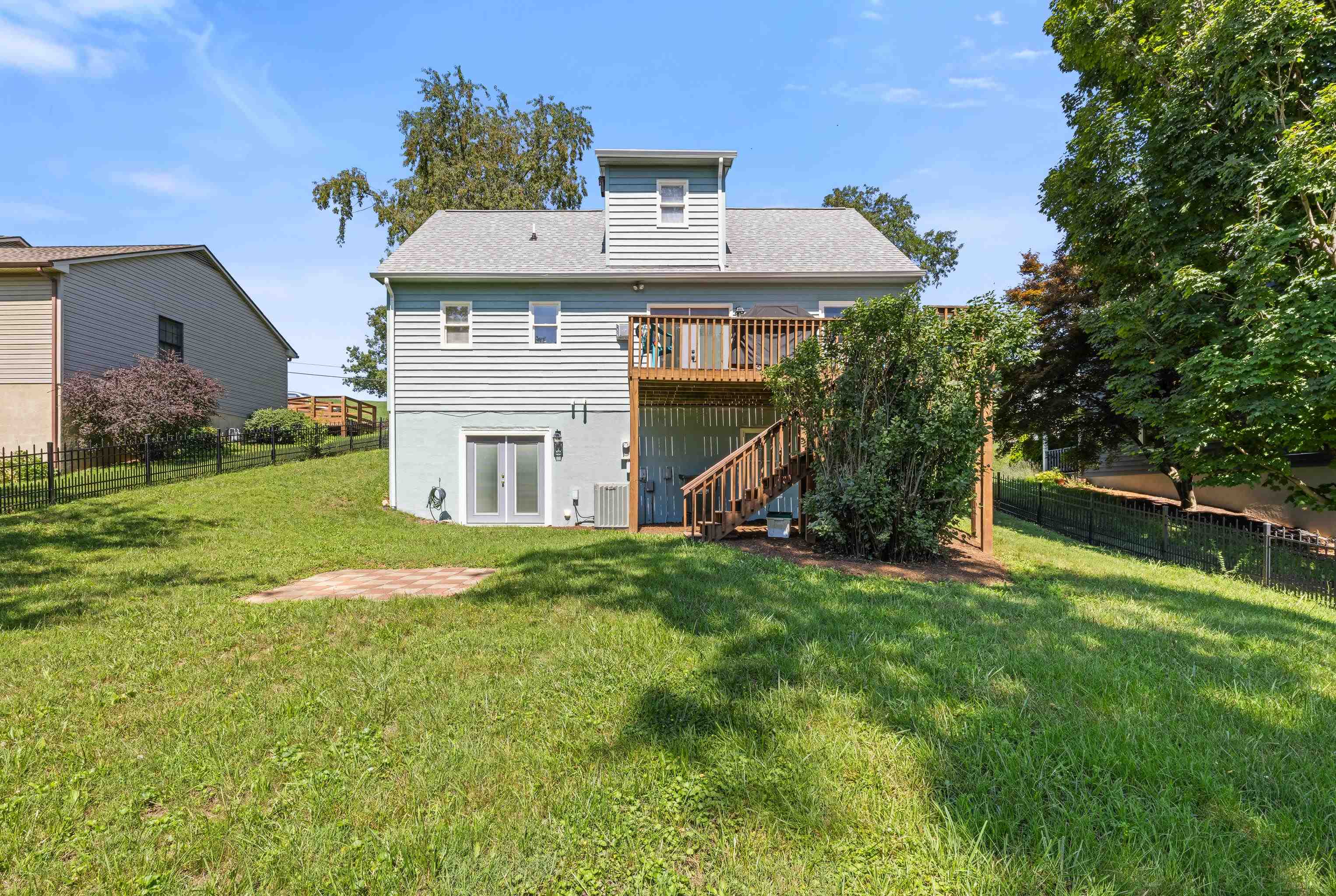 625 ESSEX DR