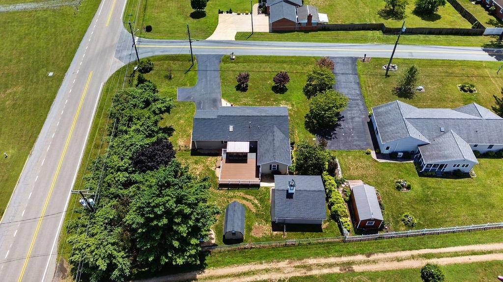 7 FEATHERSTONE DR