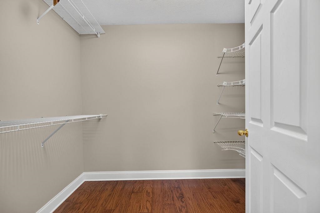 7 FEATHERSTONE DR