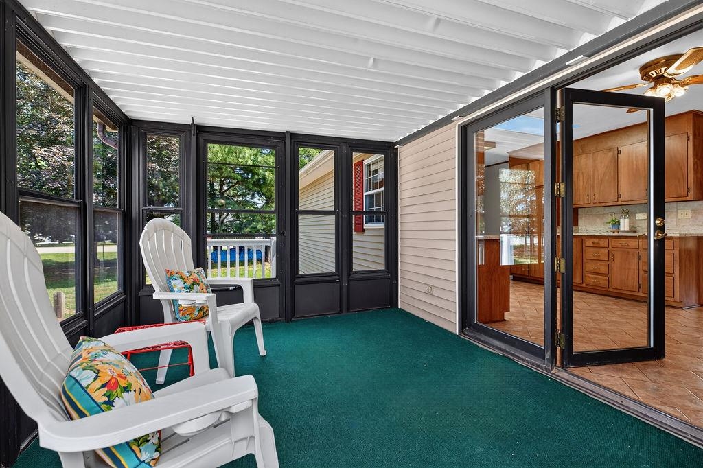 7 FEATHERSTONE DR