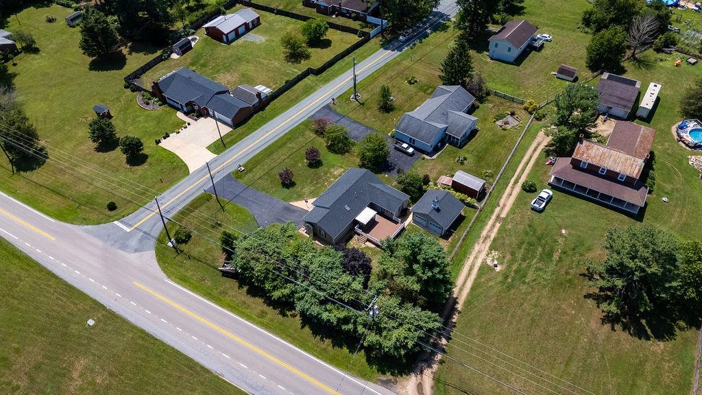 7 FEATHERSTONE DR