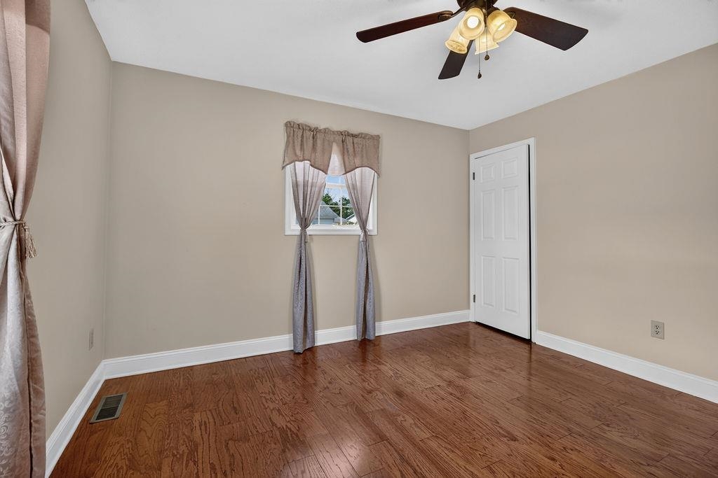 7 FEATHERSTONE DR