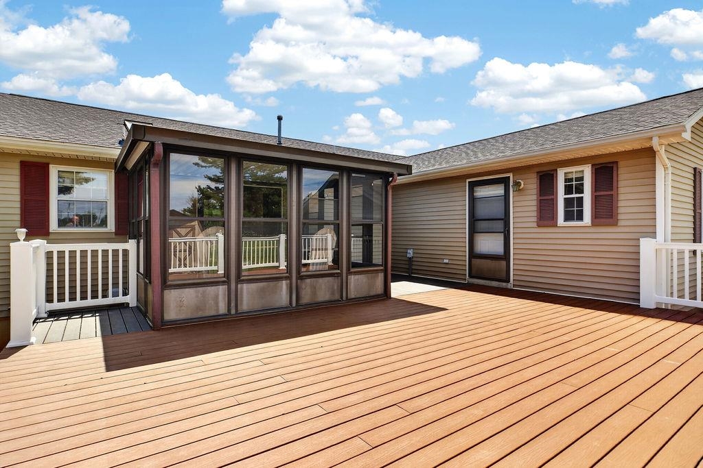 7 FEATHERSTONE DR