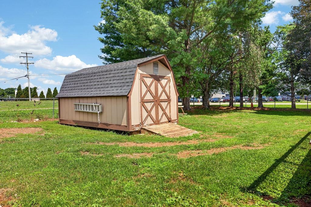 7 FEATHERSTONE DR