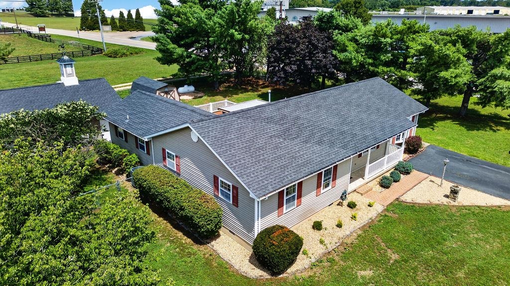 7 FEATHERSTONE DR