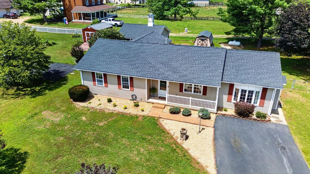 7 FEATHERSTONE DR