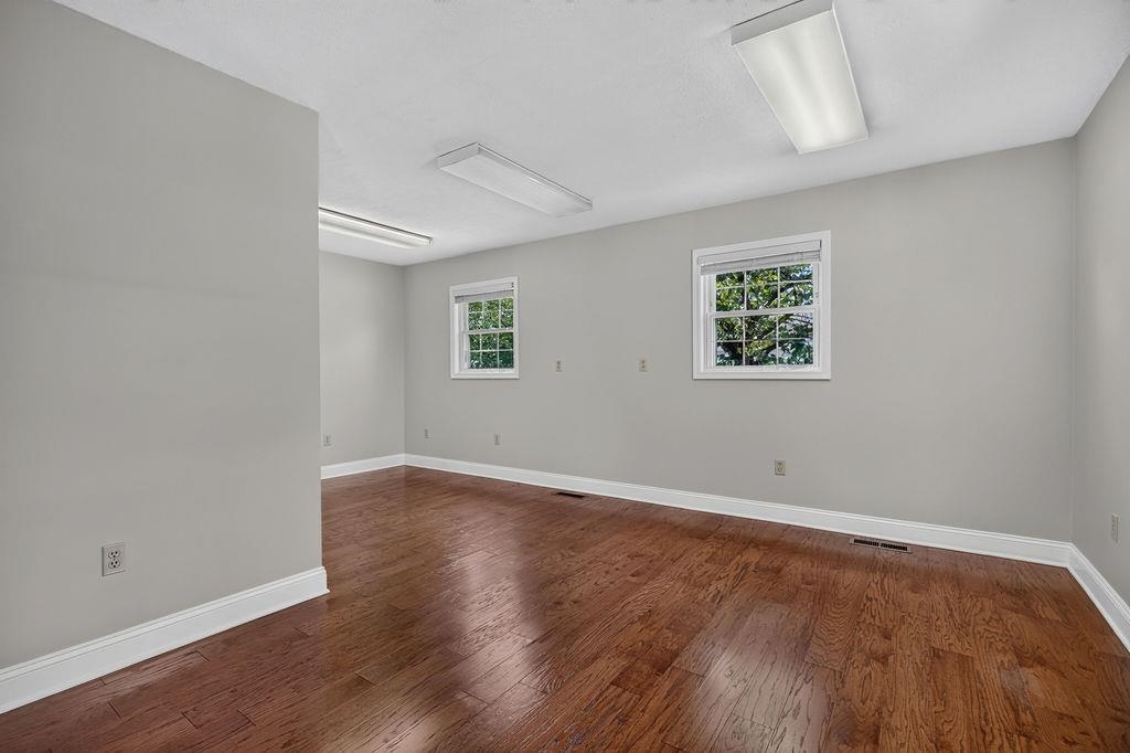7 FEATHERSTONE DR