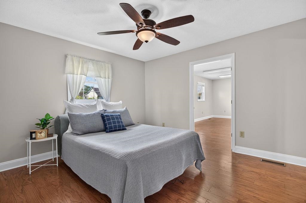 7 FEATHERSTONE DR
