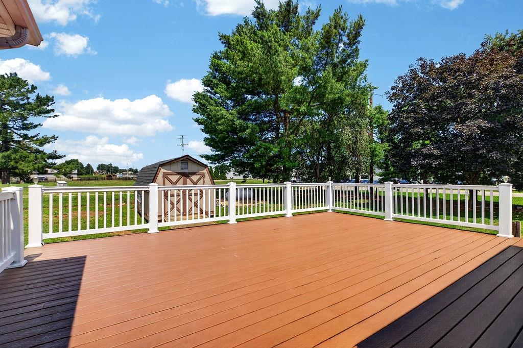 7 FEATHERSTONE DR