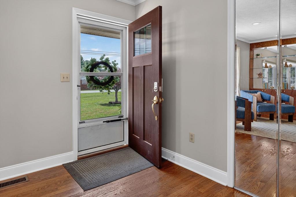 7 FEATHERSTONE DR