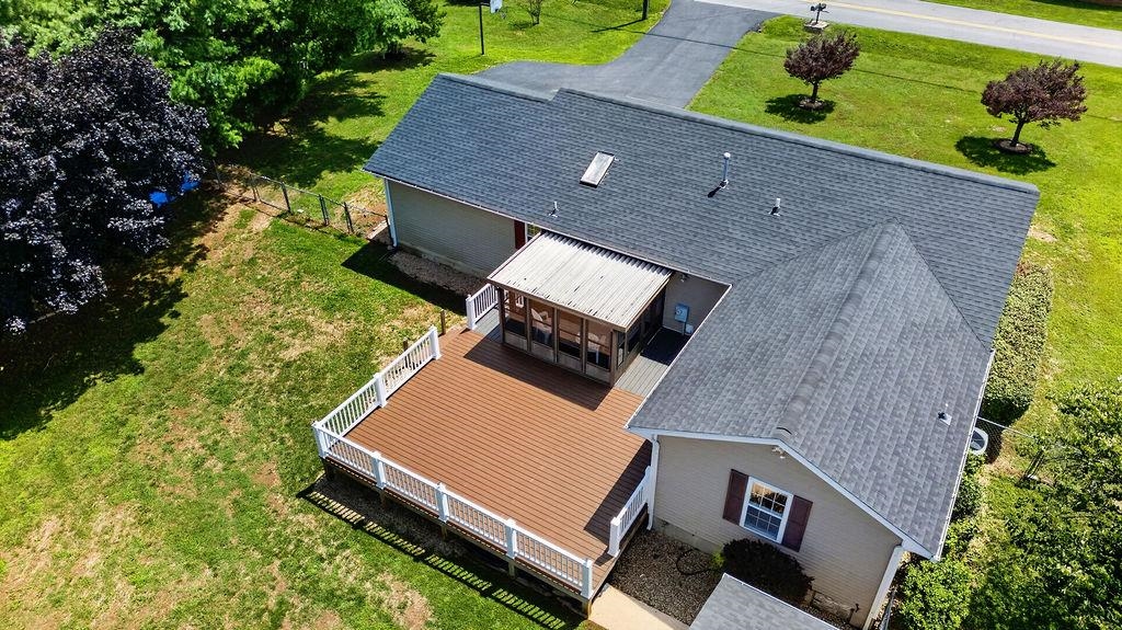 7 FEATHERSTONE DR
