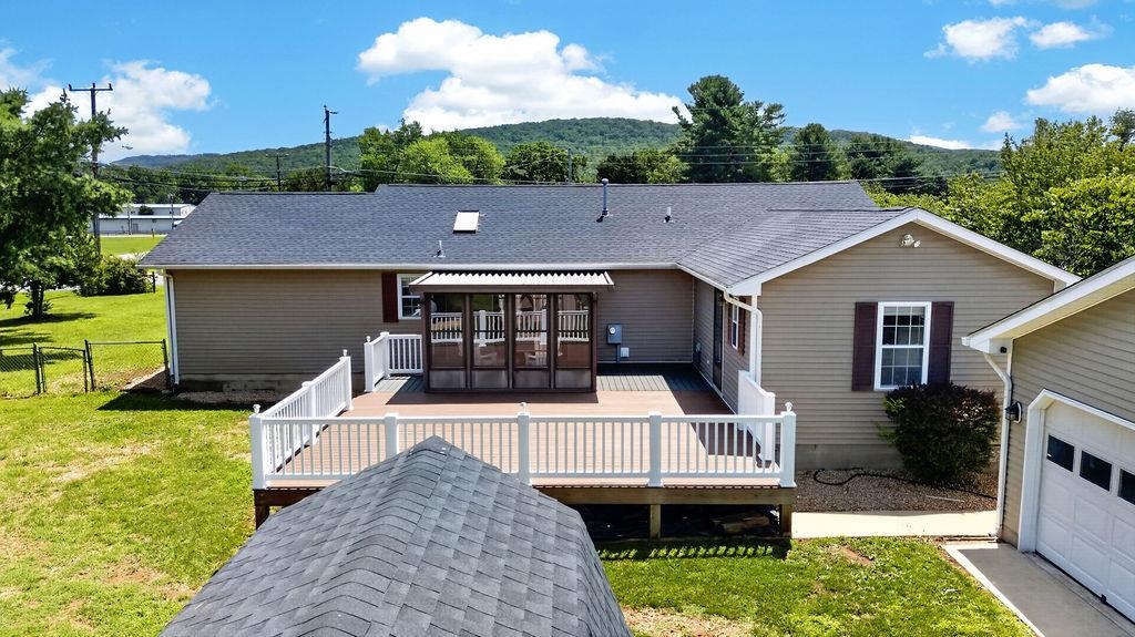 7 FEATHERSTONE DR