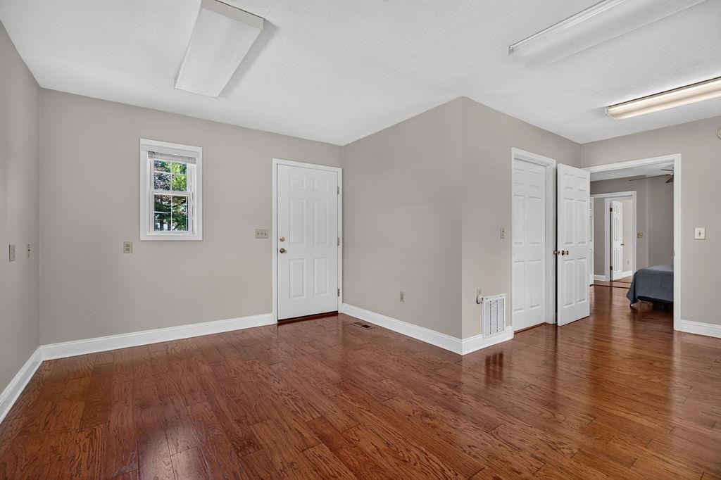 7 FEATHERSTONE DR