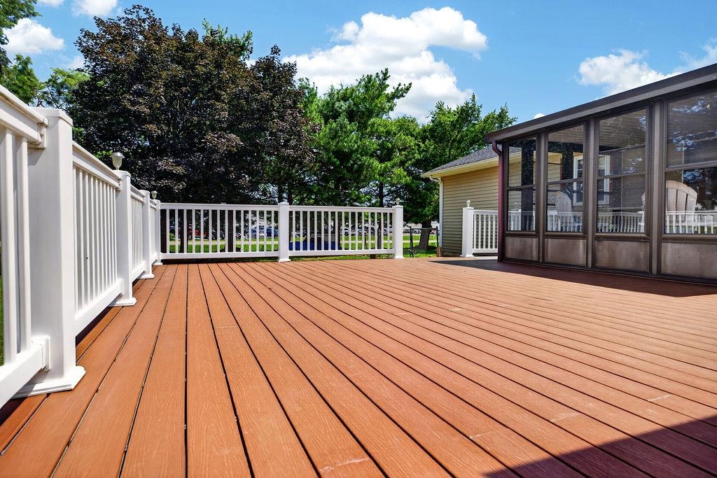 7 FEATHERSTONE DR