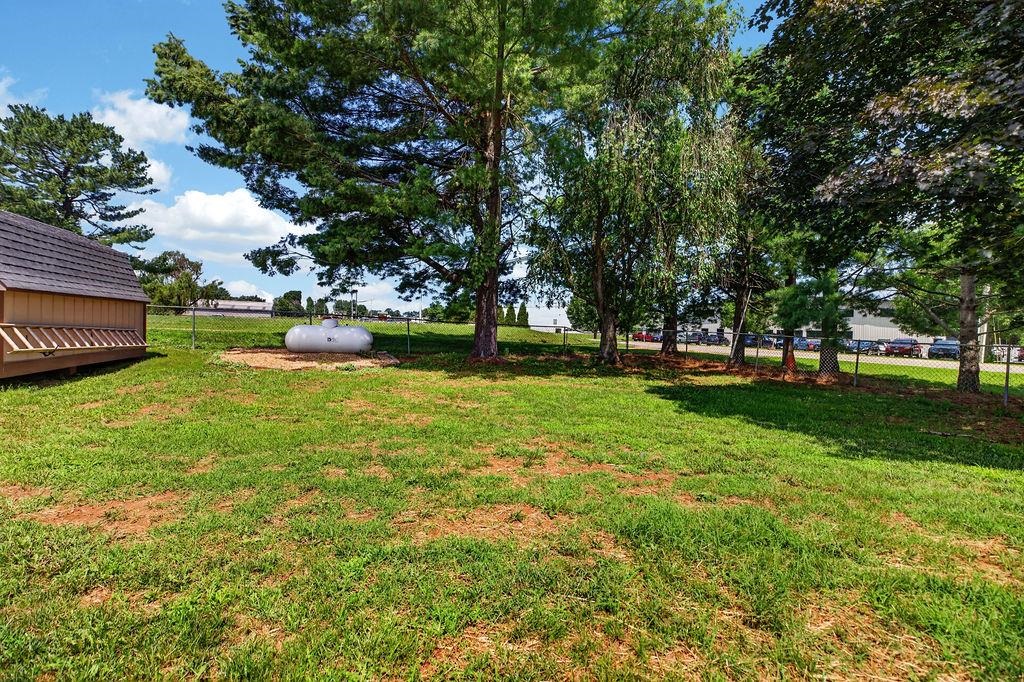 7 FEATHERSTONE DR