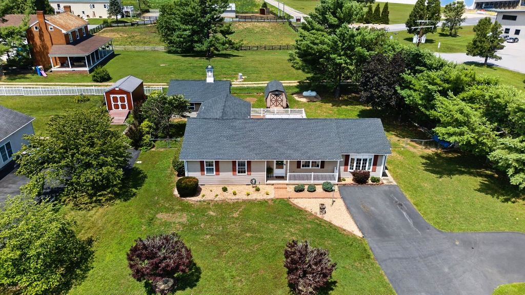 7 FEATHERSTONE DR