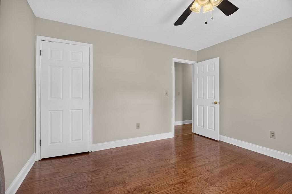 7 FEATHERSTONE DR