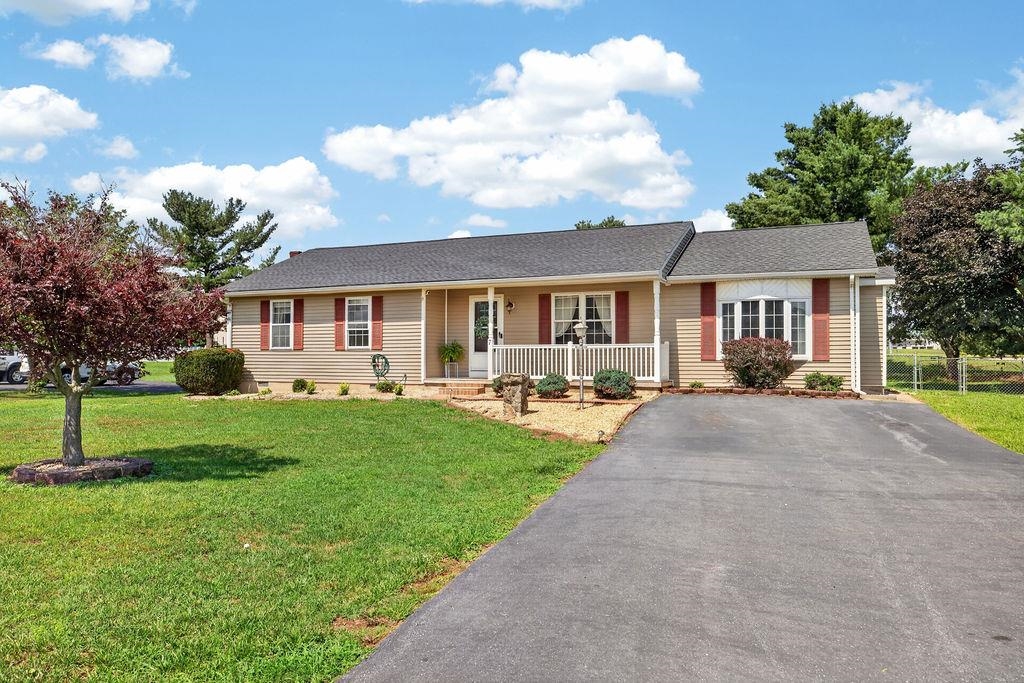 7 FEATHERSTONE DR