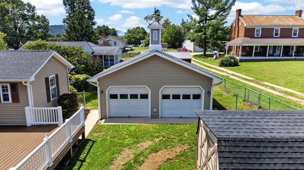 7 FEATHERSTONE DR